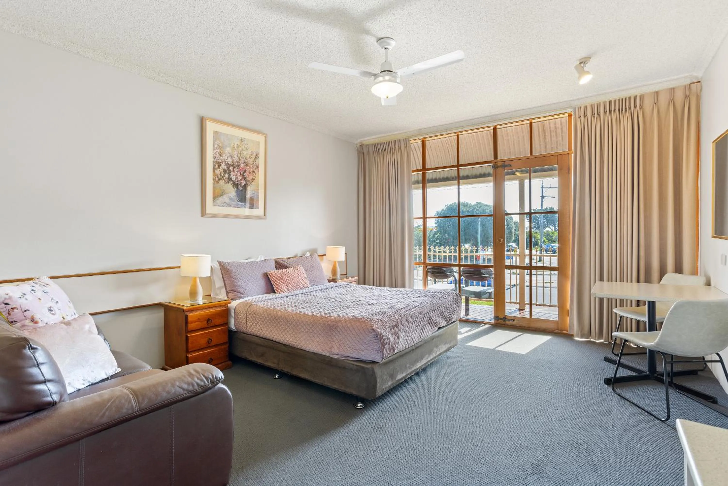 Bed in Bayview Motel Rosebud/Rye