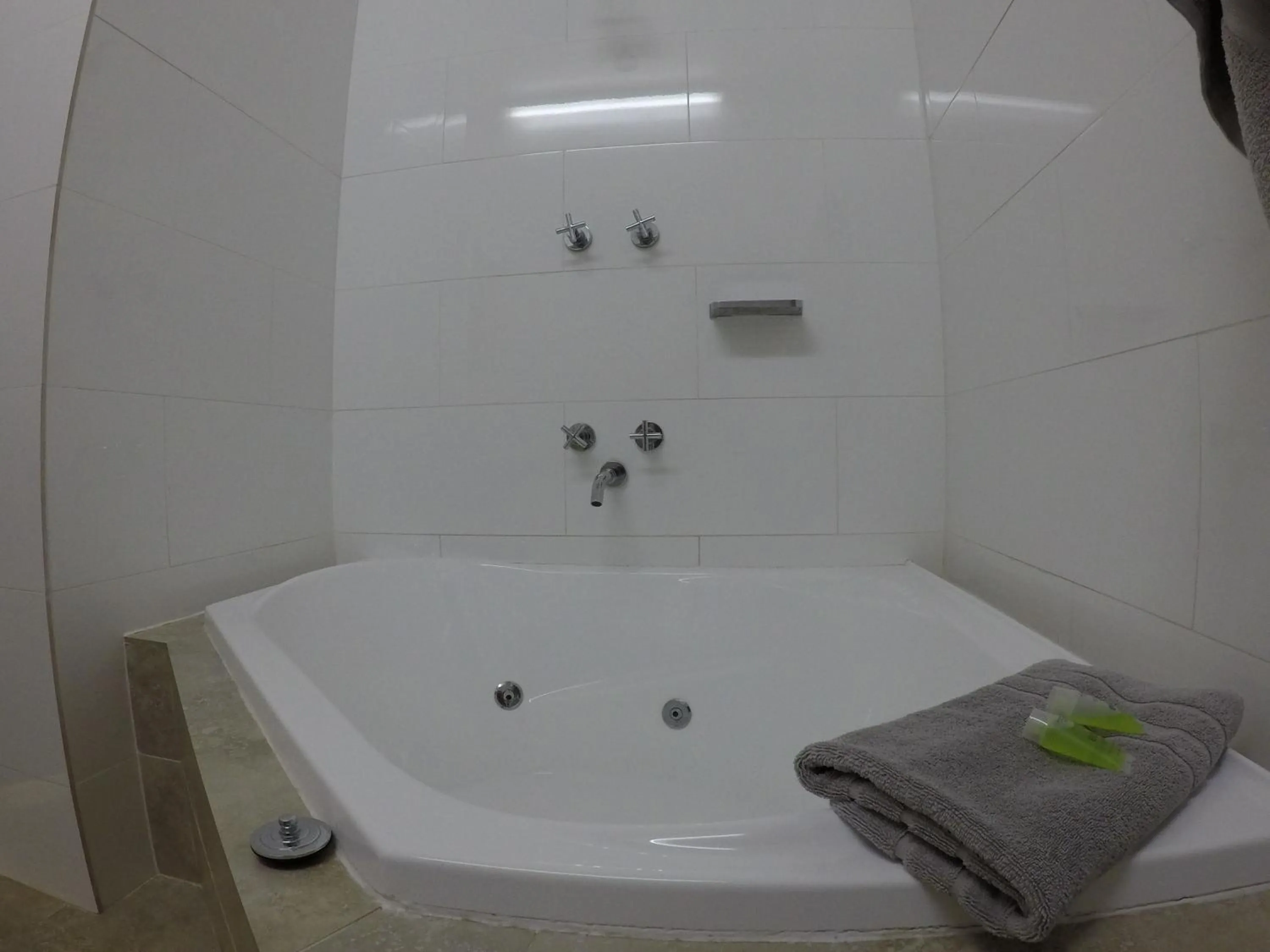 Bathroom in Bayview Motel Rosebud/Rye