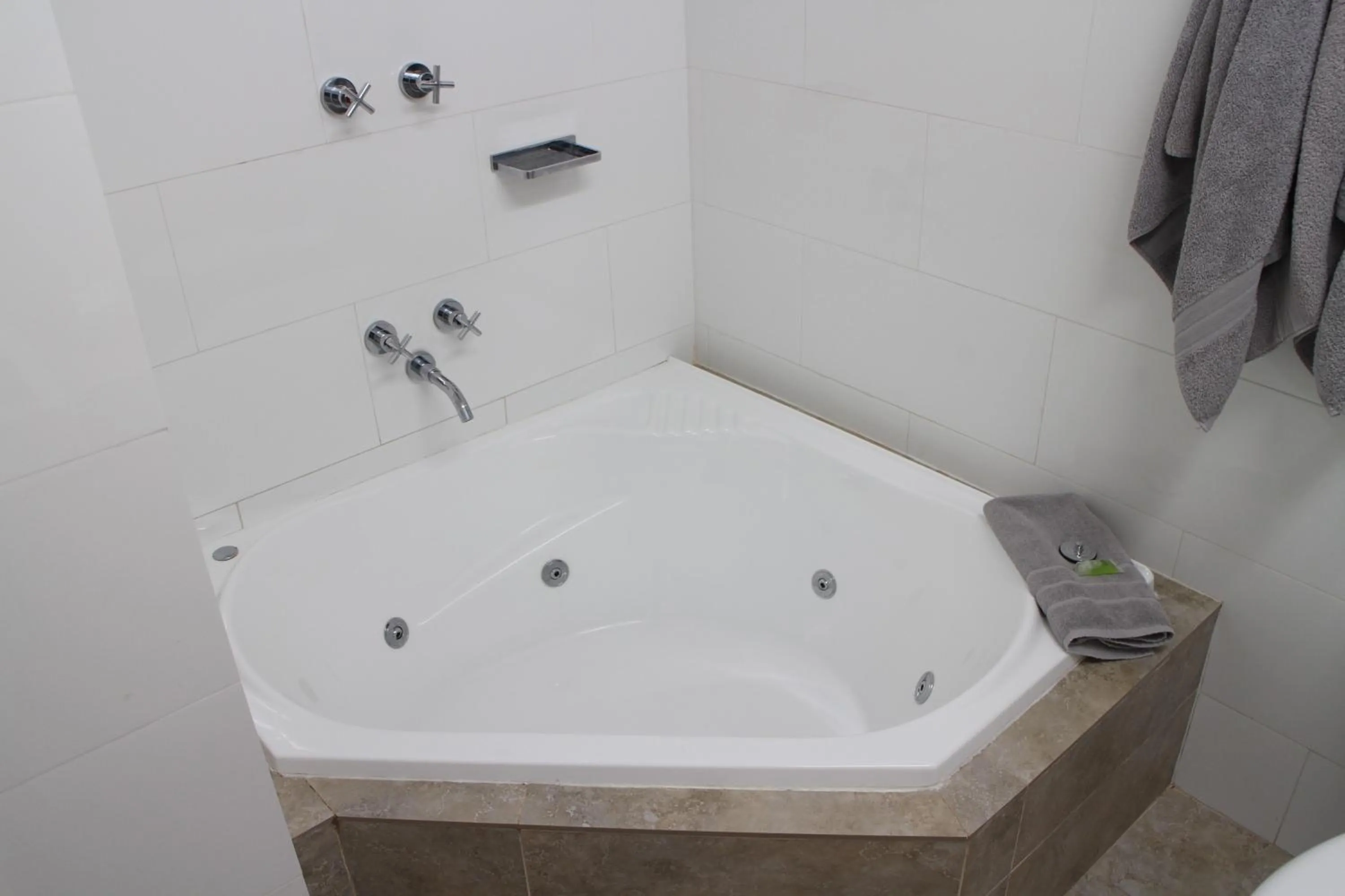 Bathroom in Bayview Motel Rosebud/Rye