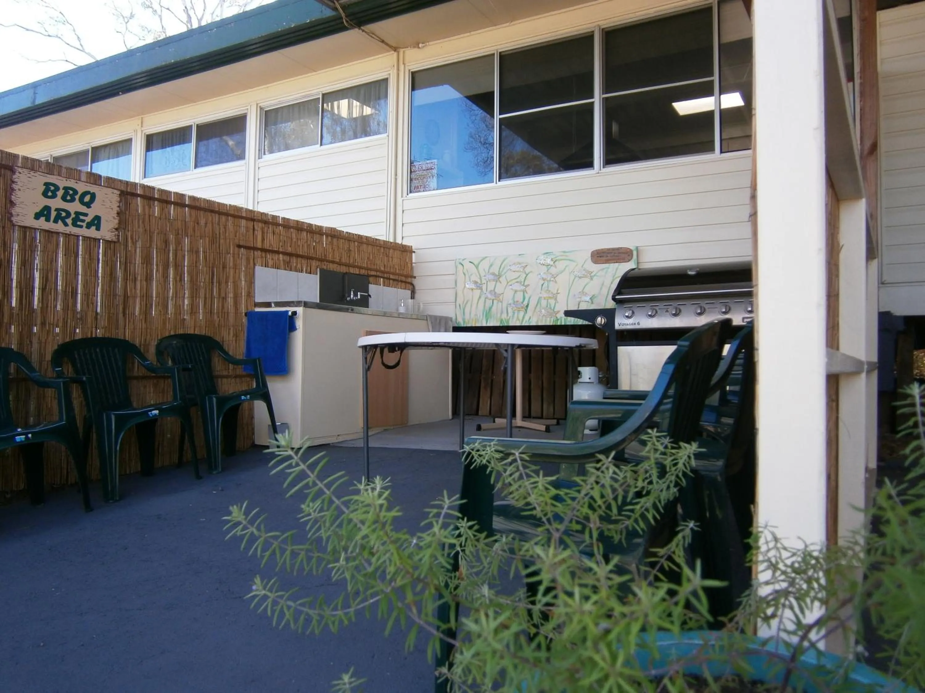 BBQ facilities in Kellys Motel Oakey