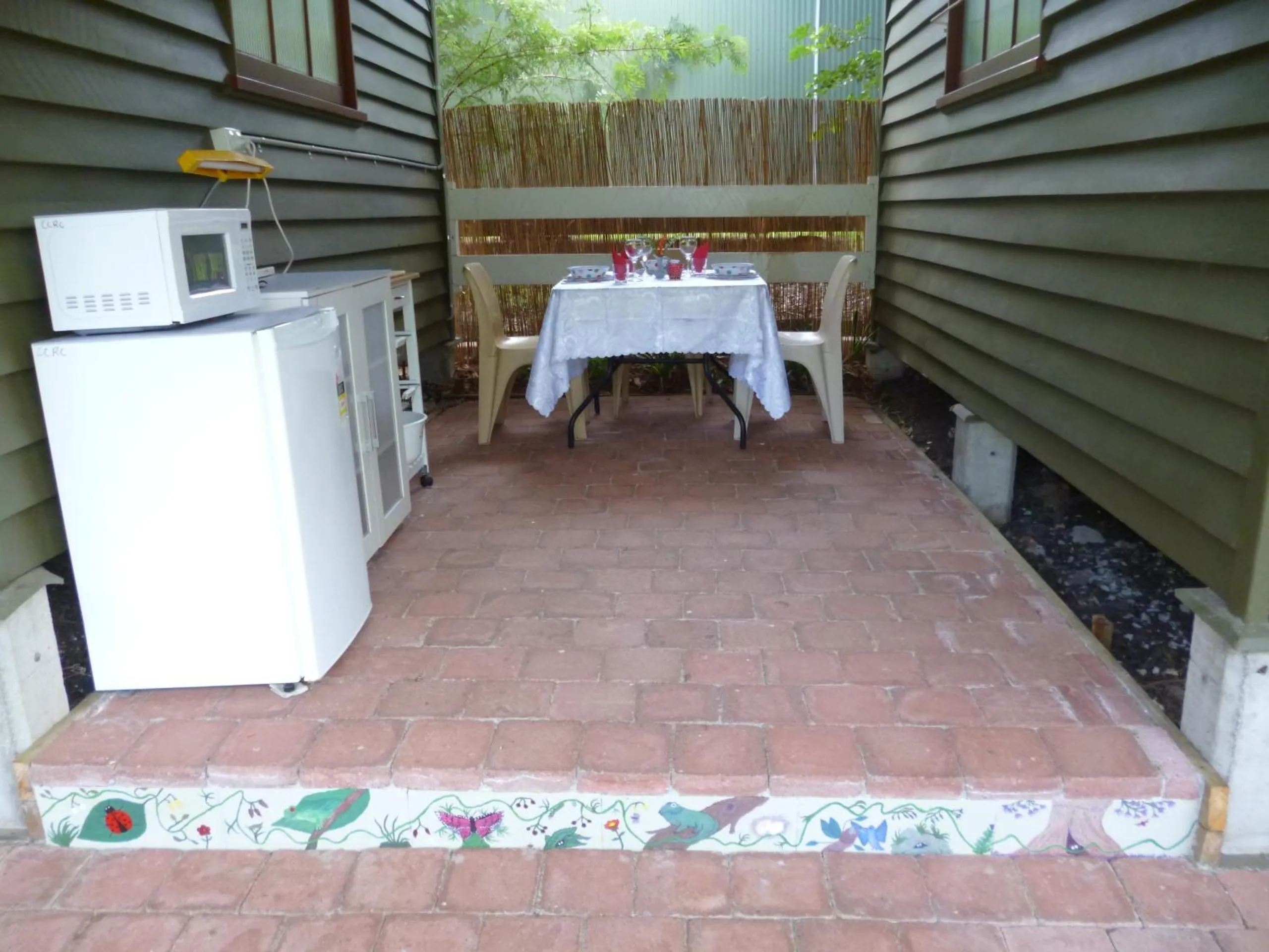 Kitchen or kitchenette in Christmas Creek Café & Cabins
