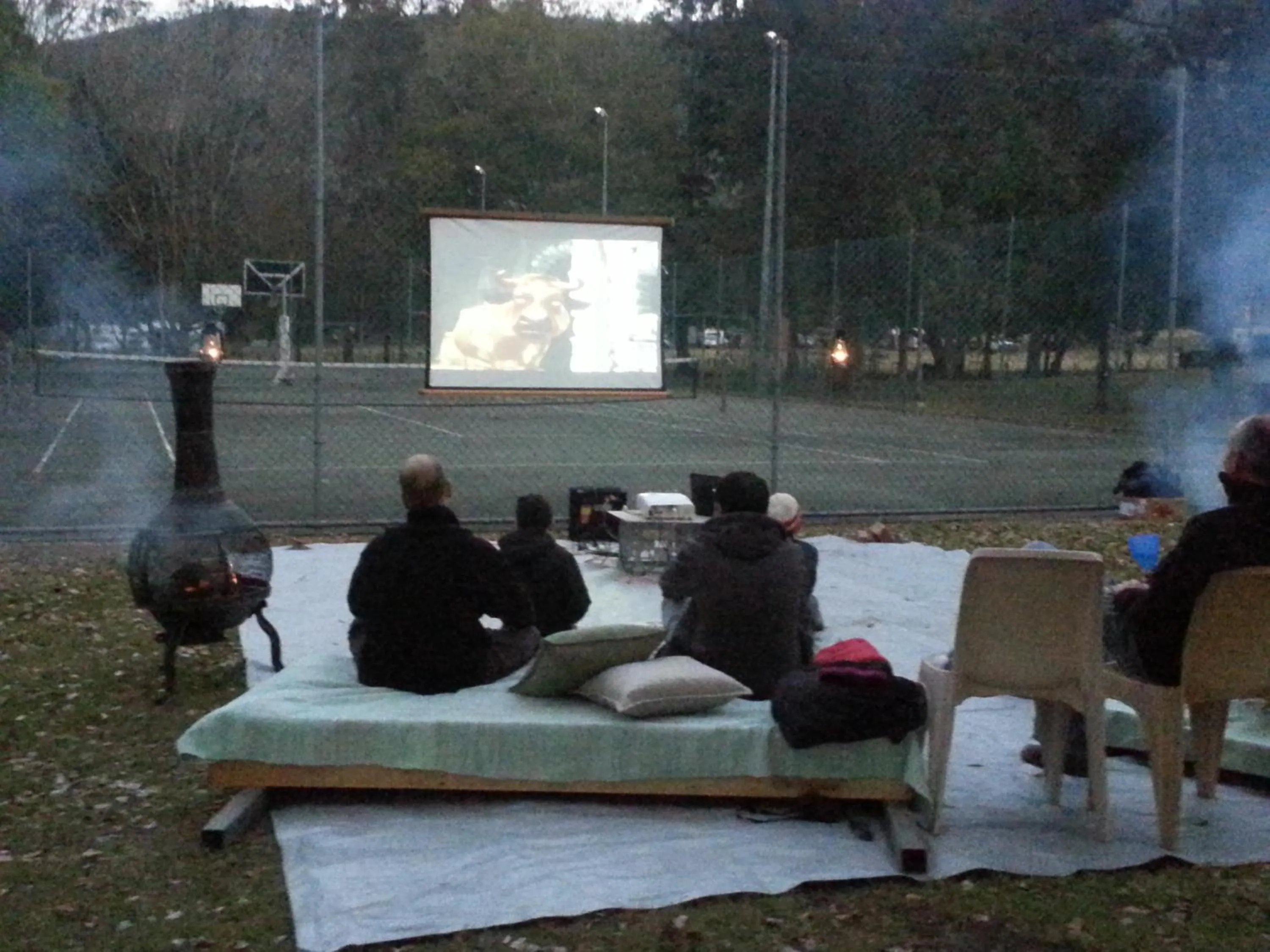 Evening entertainment in Christmas Creek Café & Cabins