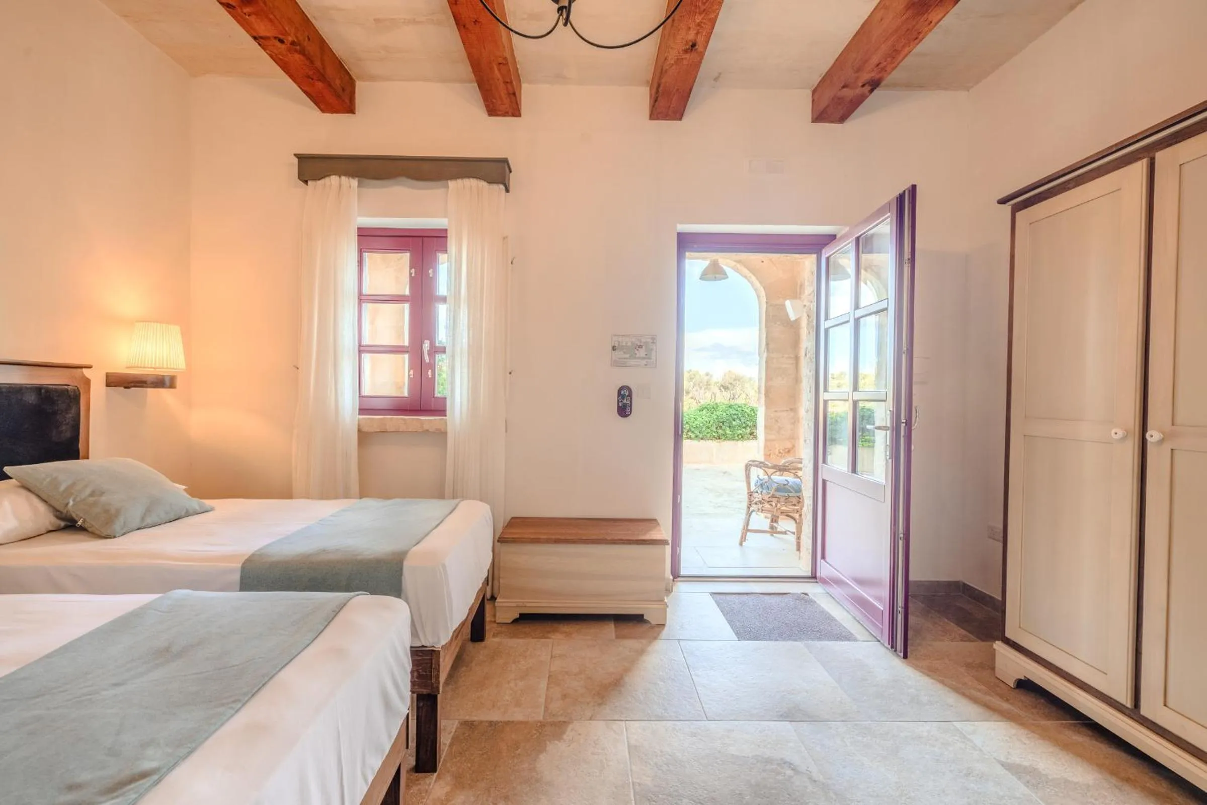 Photo of the whole room in Mulberries