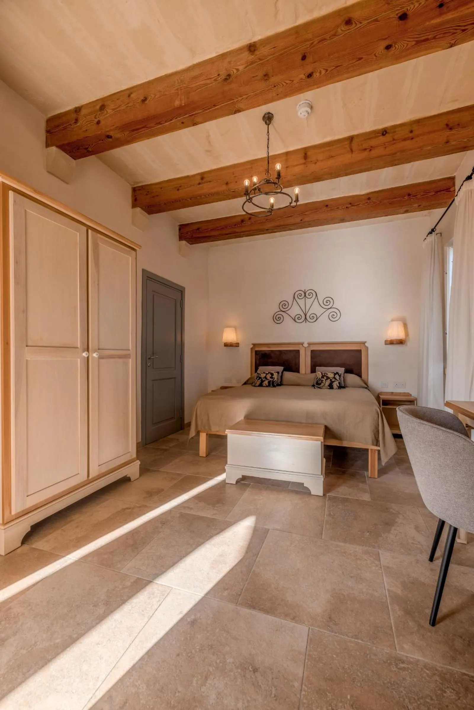 Photo of the whole room in Mulberries