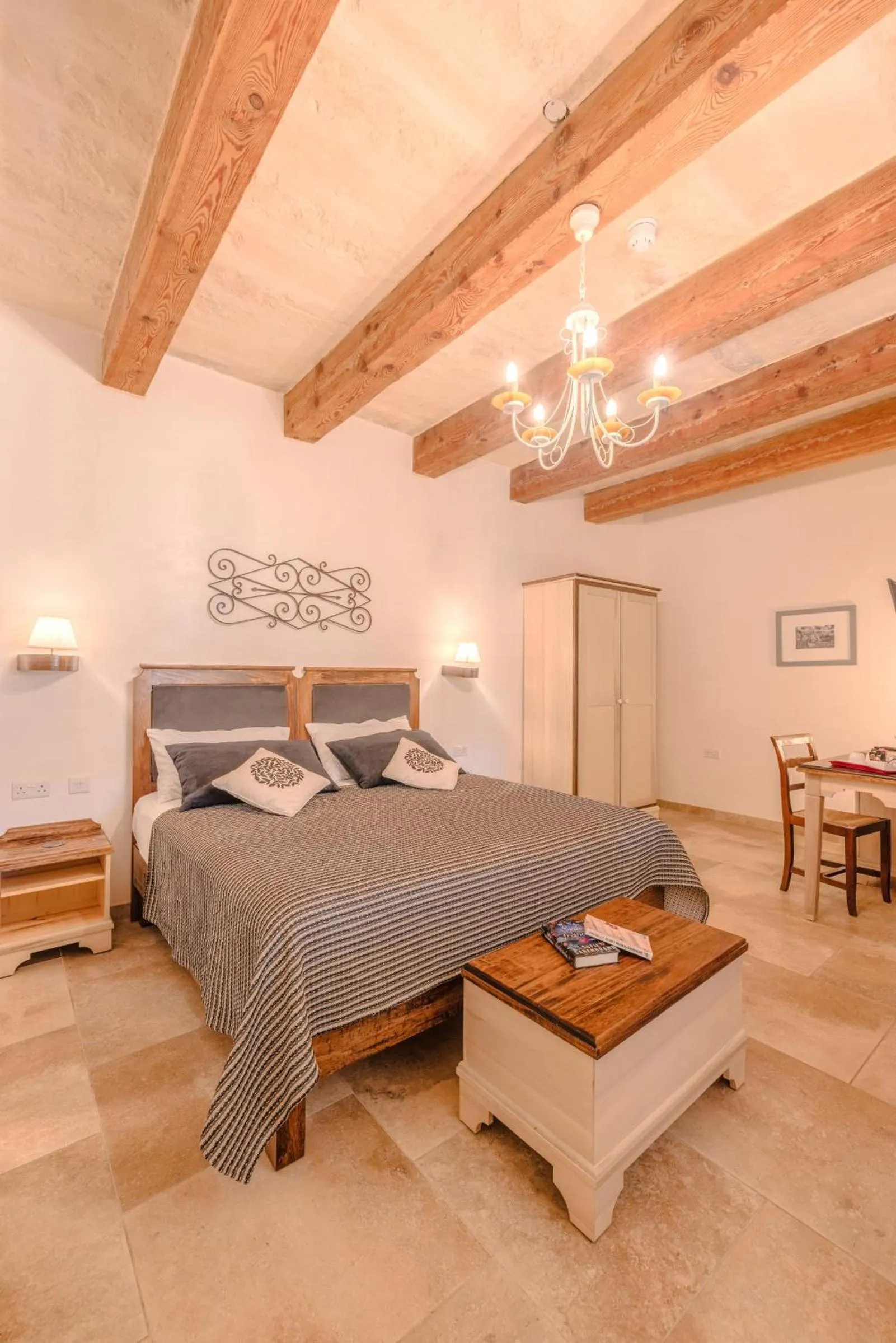 Photo of the whole room in Mulberries