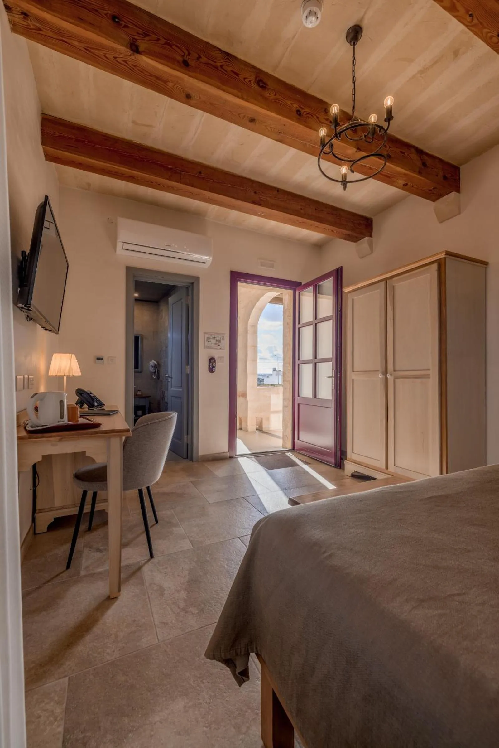 Photo of the whole room in Mulberries