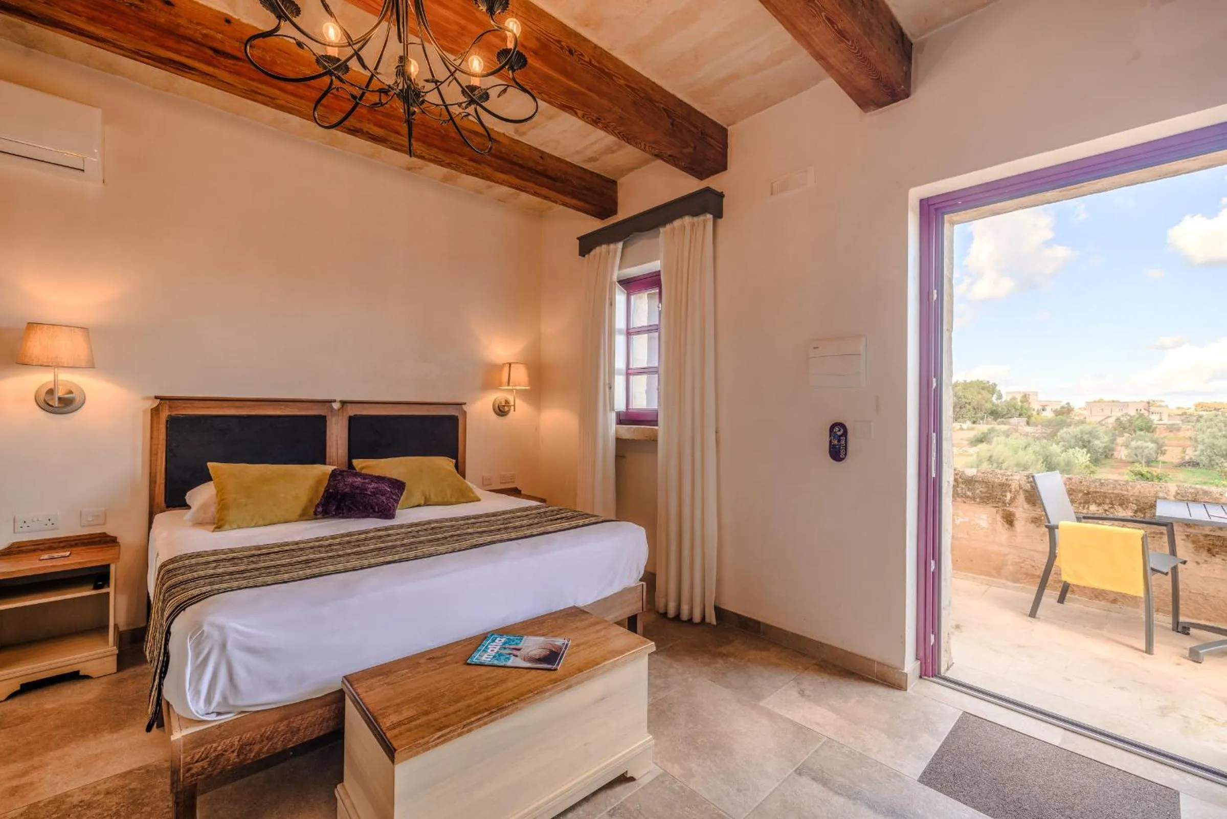 Photo of the whole room in Mulberries