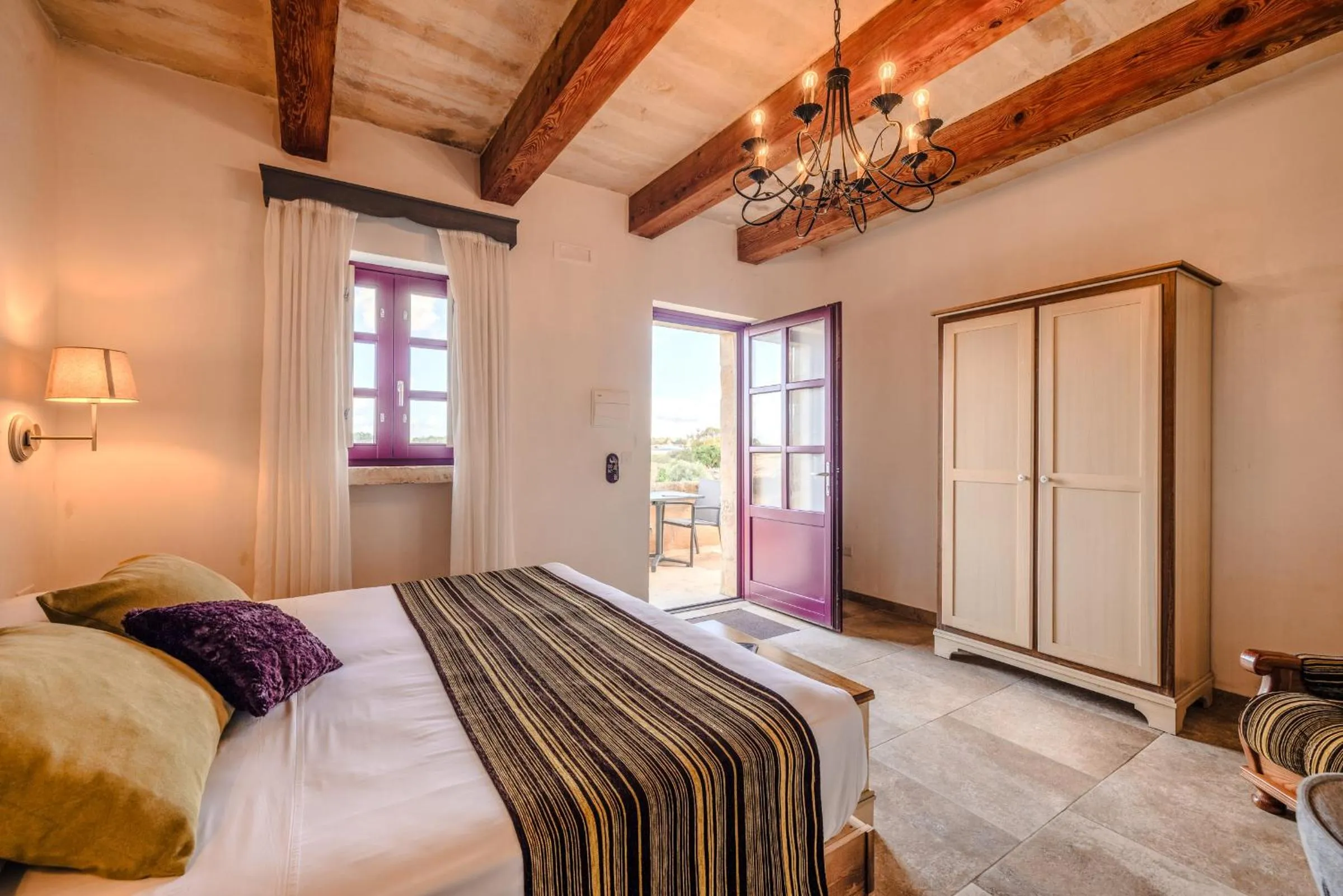 Photo of the whole room in Mulberries