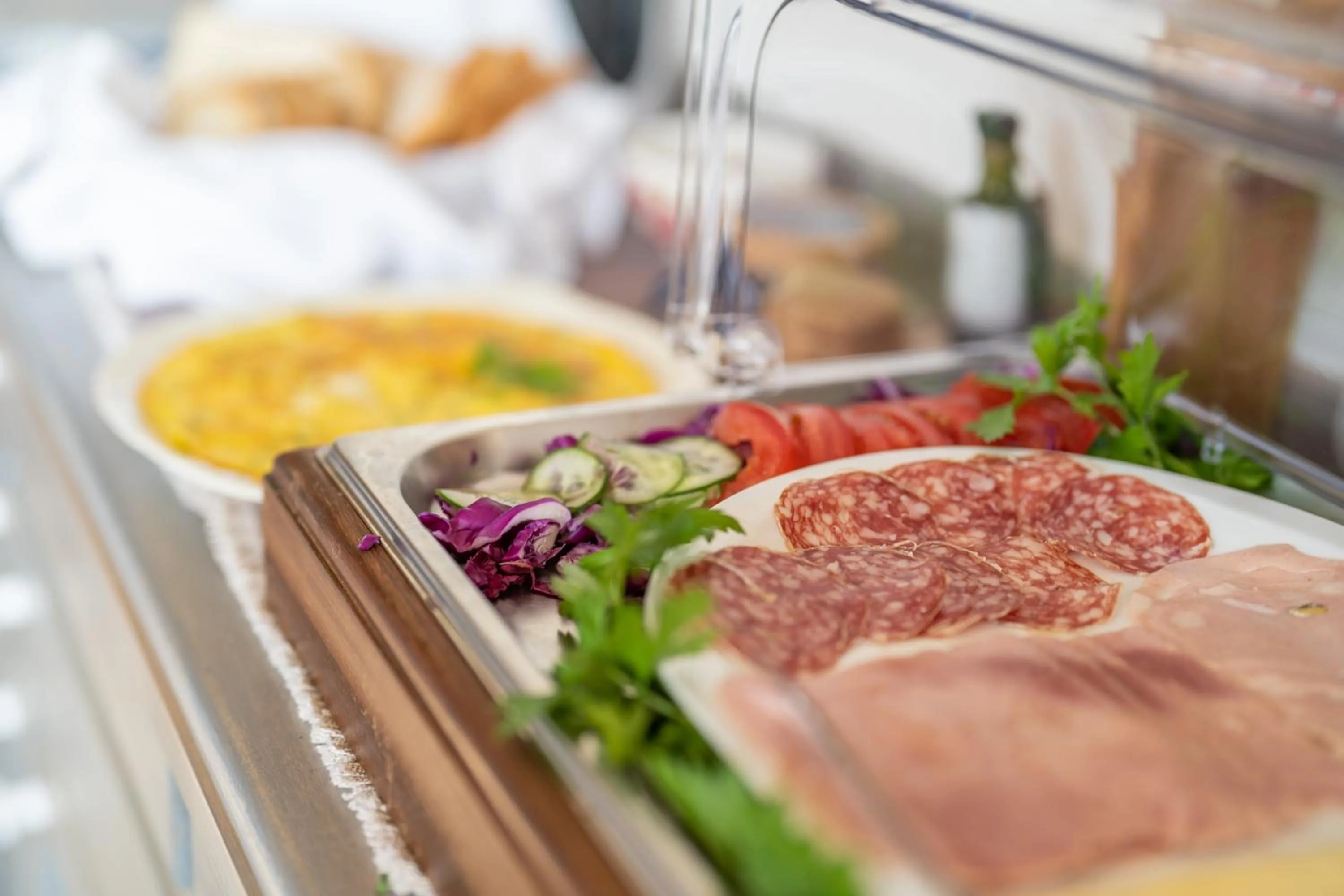 Breakfast in Mulberries