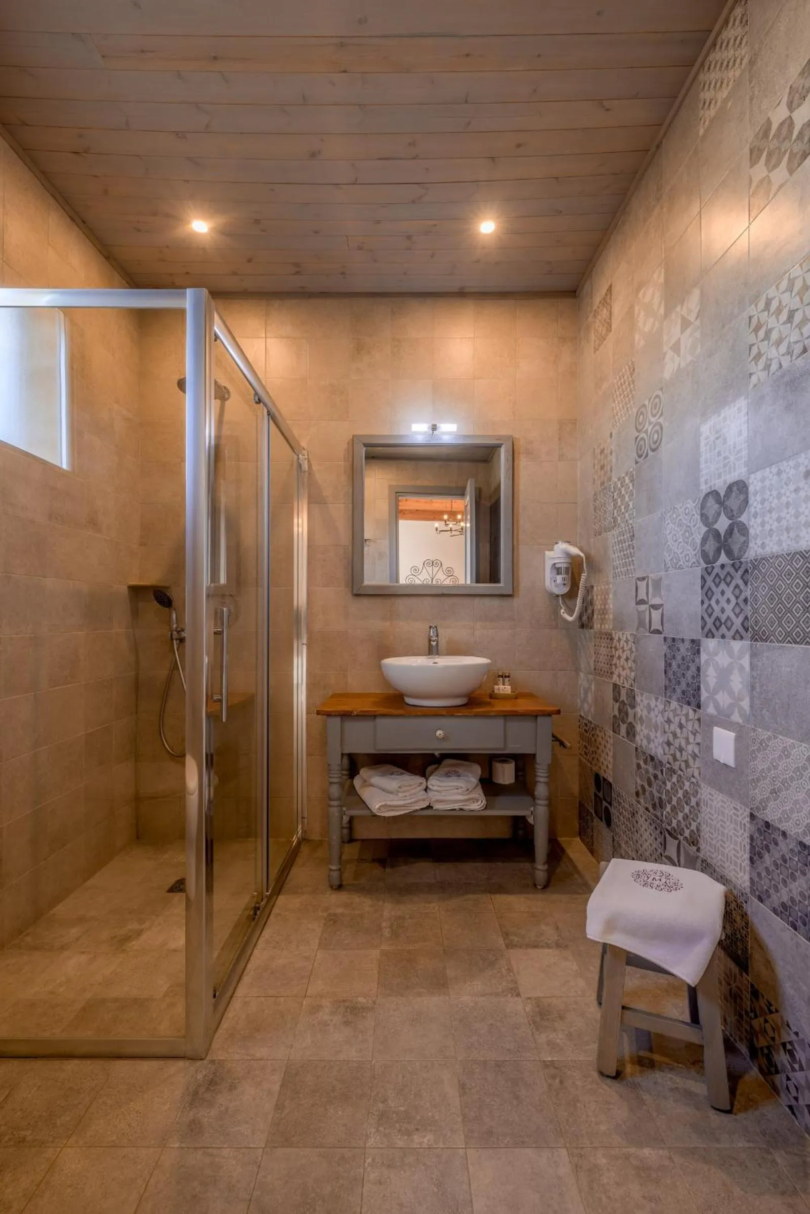 Shower in Mulberries