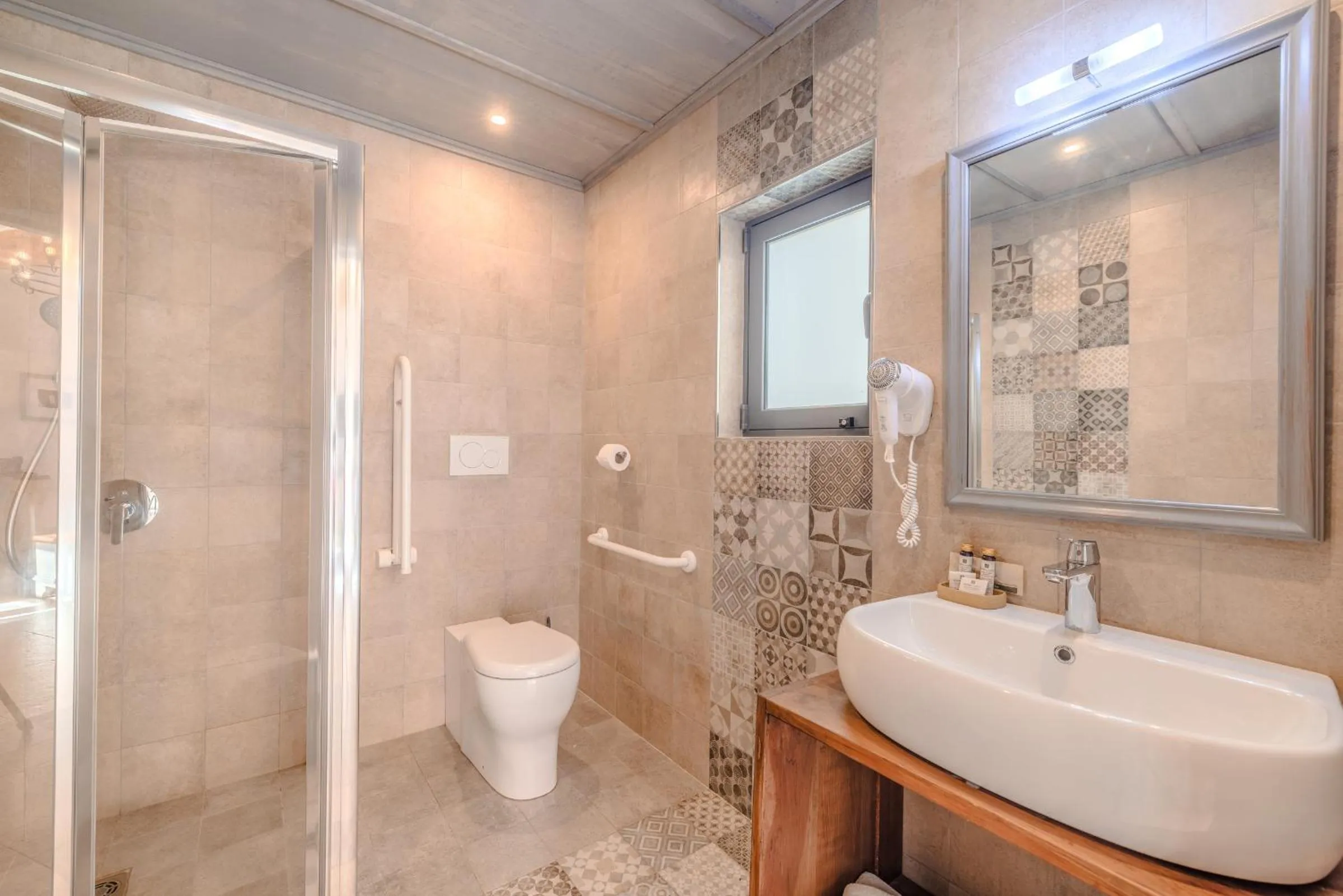 Shower in Mulberries