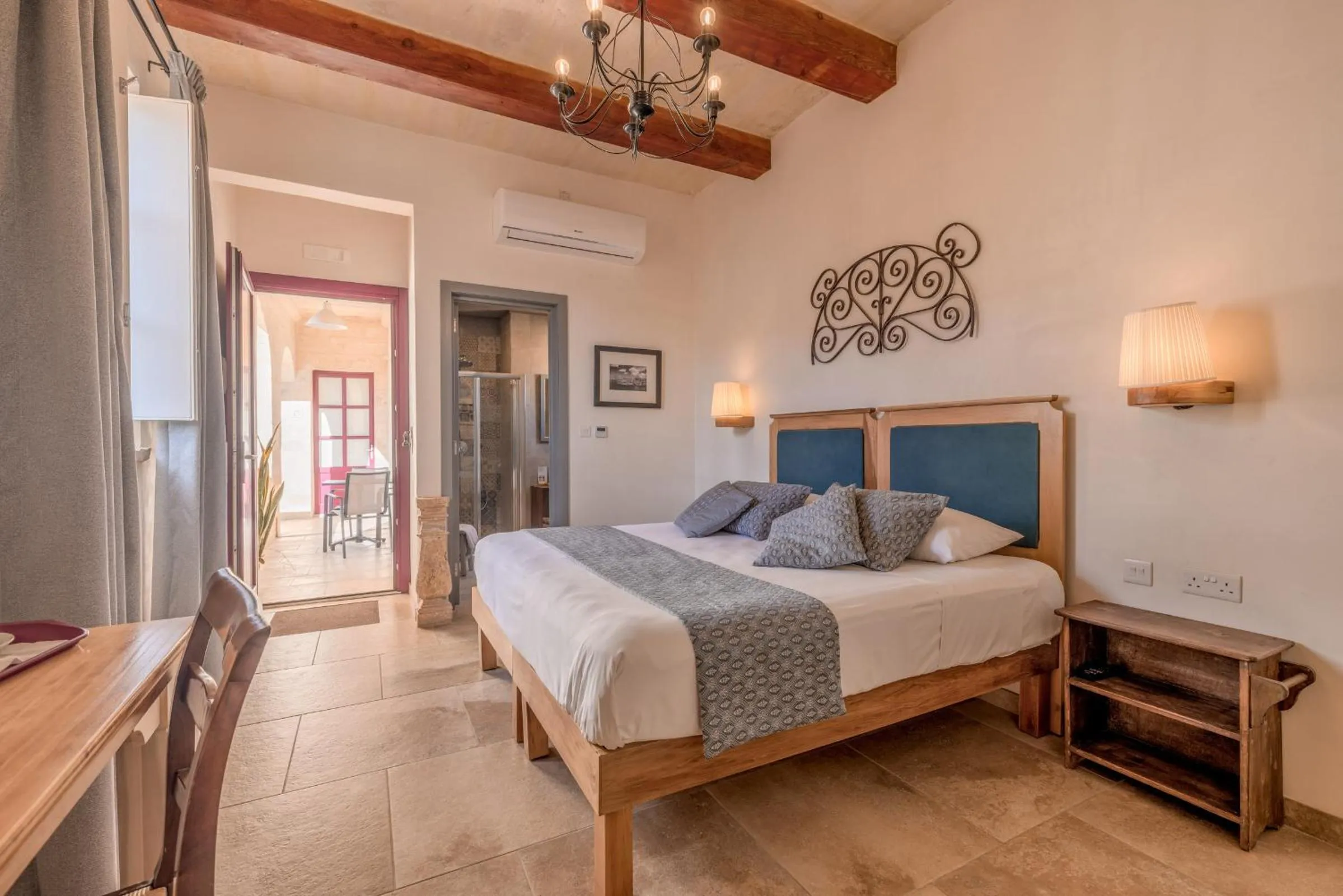 Photo of the whole room in Mulberries