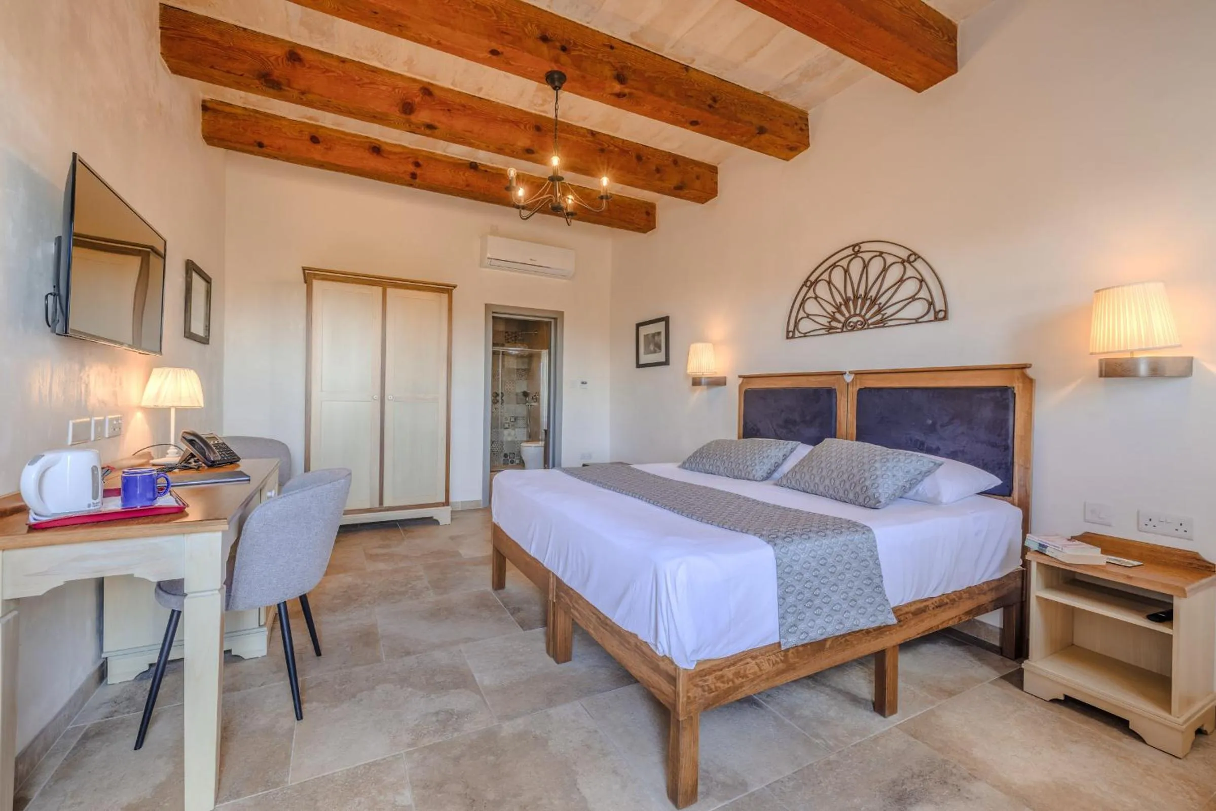 Photo of the whole room in Mulberries