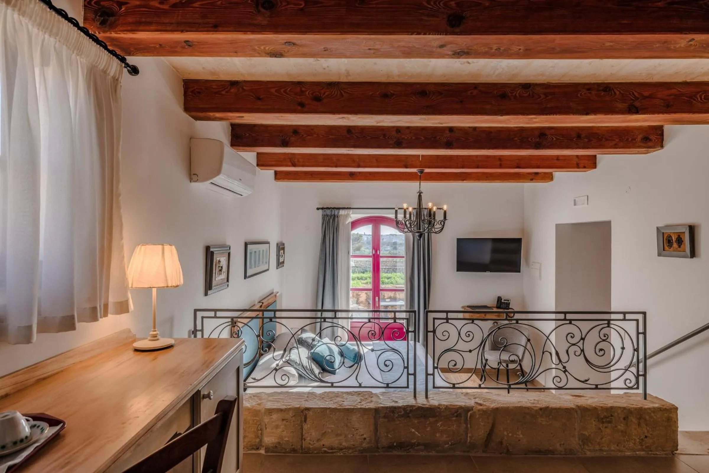 Photo of the whole room in Mulberries