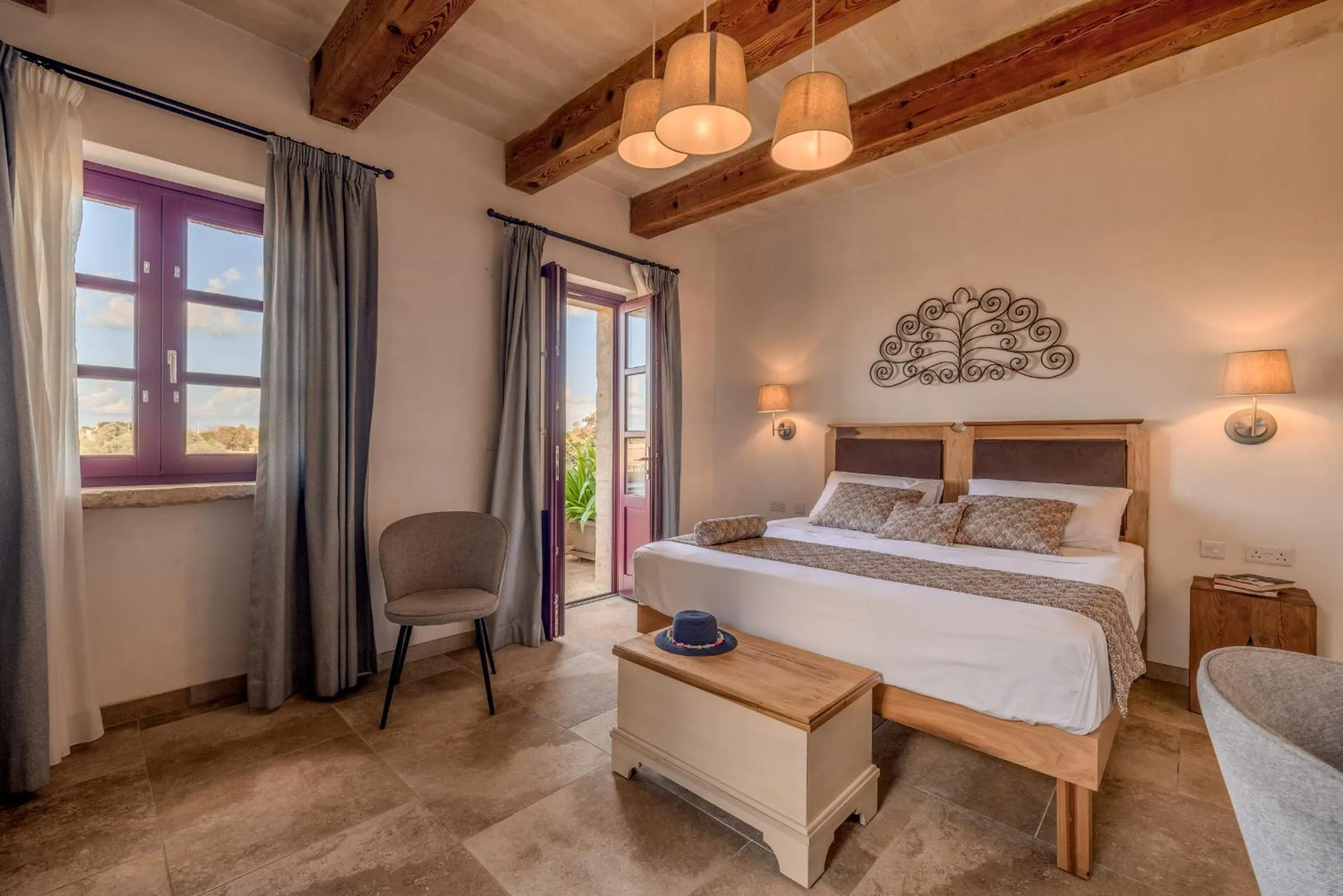 Photo of the whole room in Mulberries