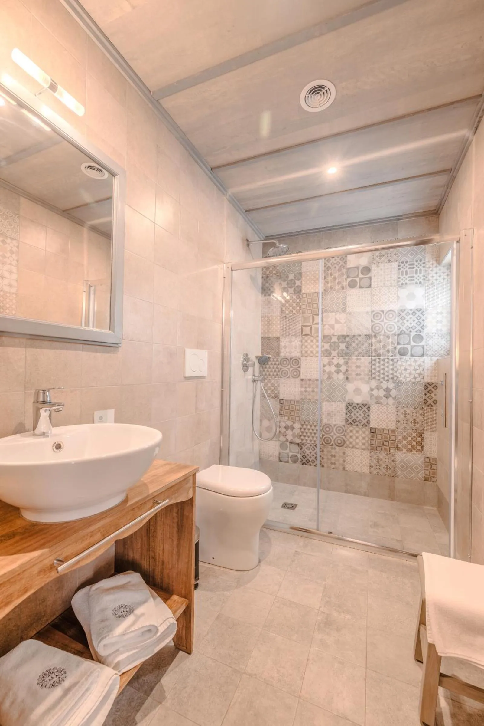 Shower in Mulberries