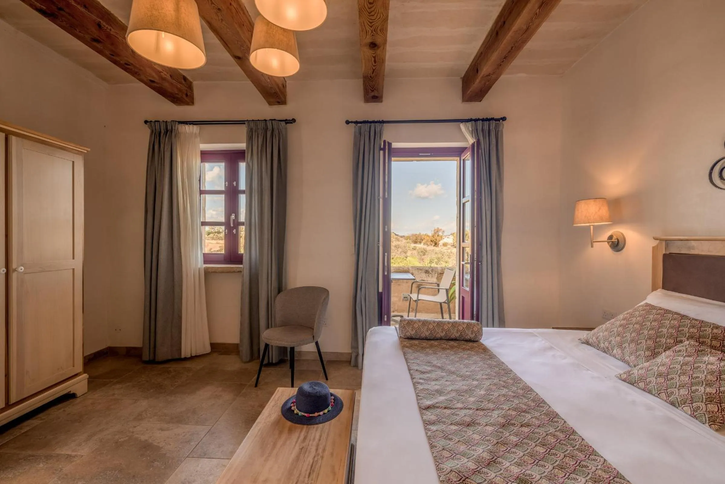 Photo of the whole room in Mulberries