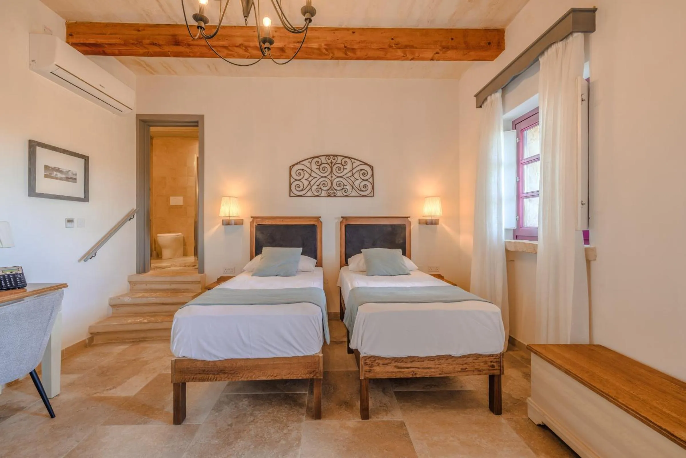 Photo of the whole room in Mulberries