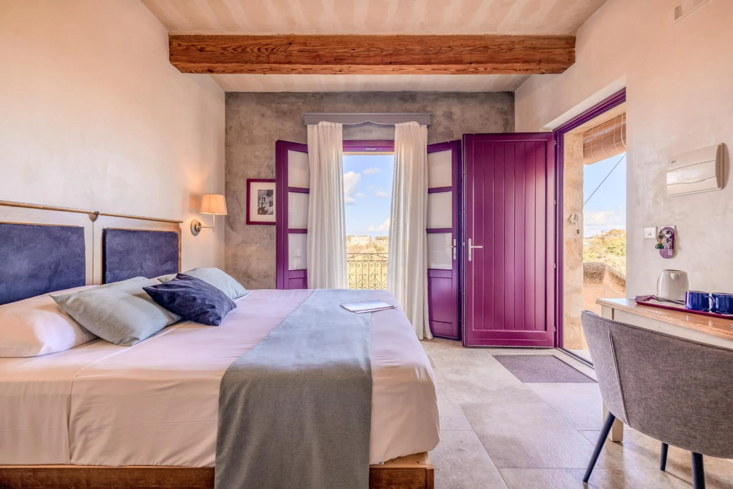 Photo of the whole room in Mulberries