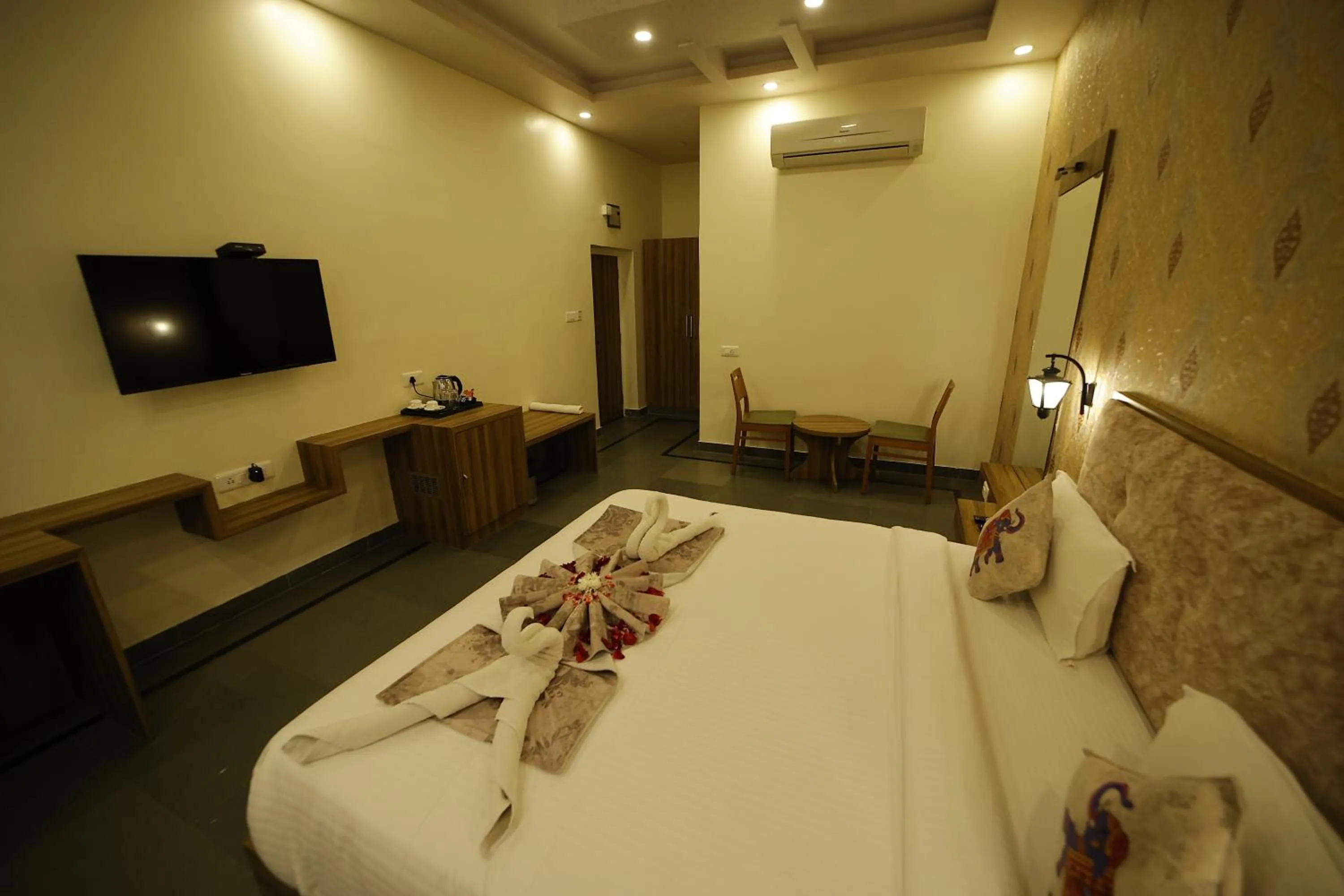 Bed in The Kumbha Mahal Resort