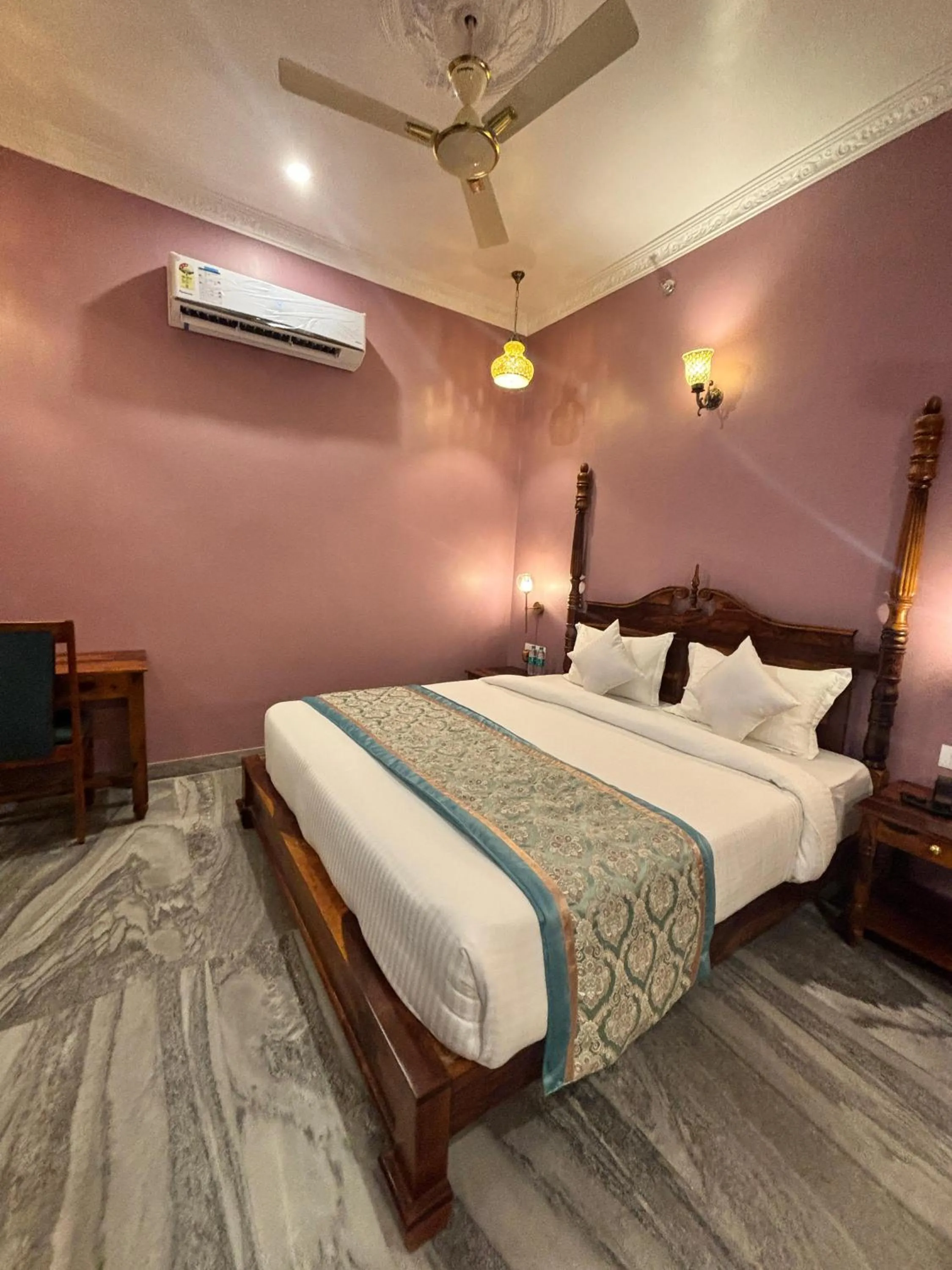 Bed in The Kumbha Mahal Resort