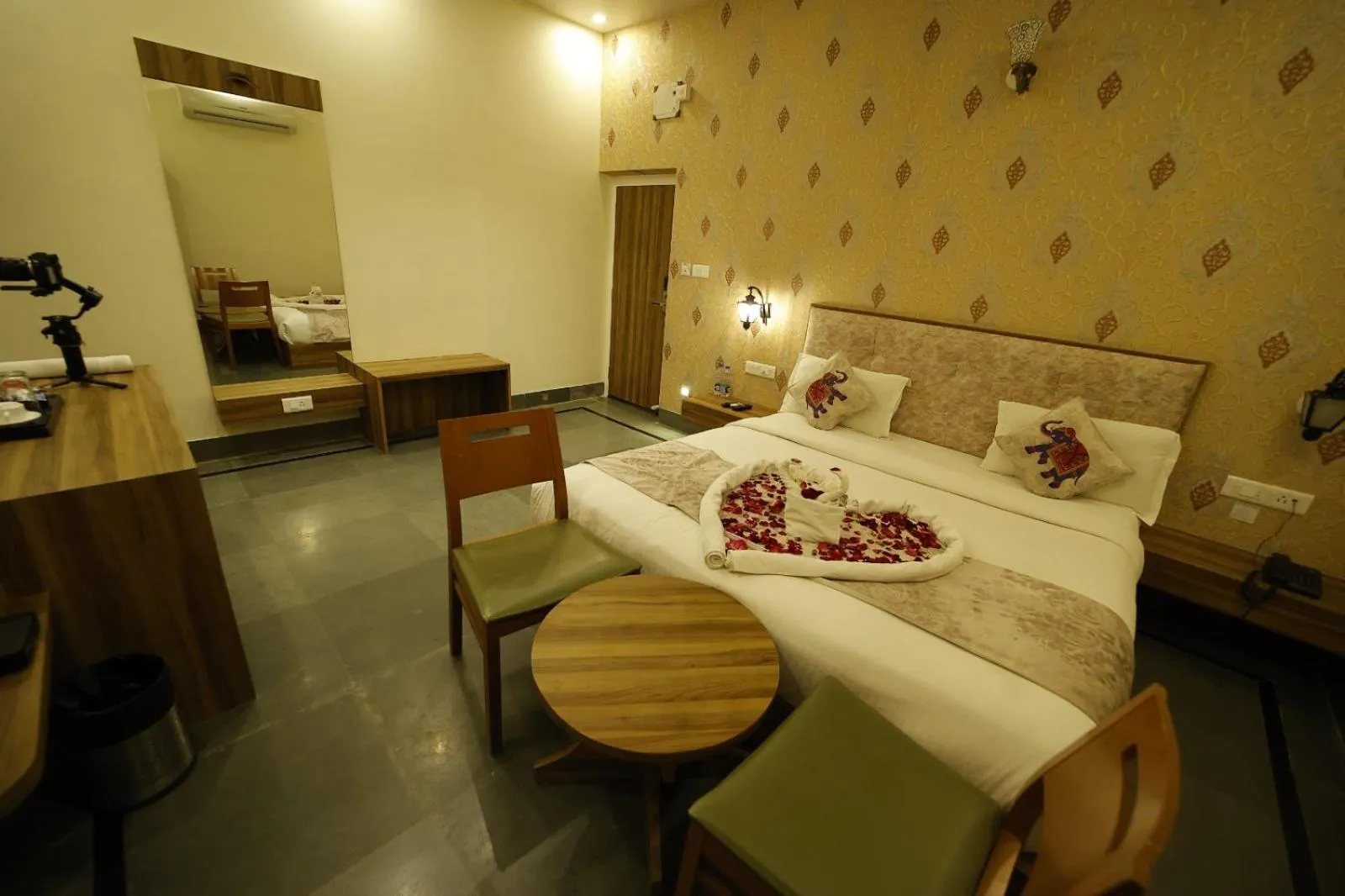 Bed in The Kumbha Mahal Resort