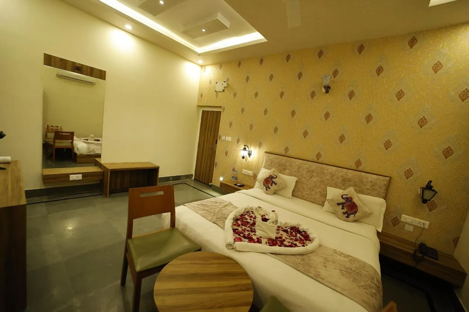 Bed in The Kumbha Mahal Resort