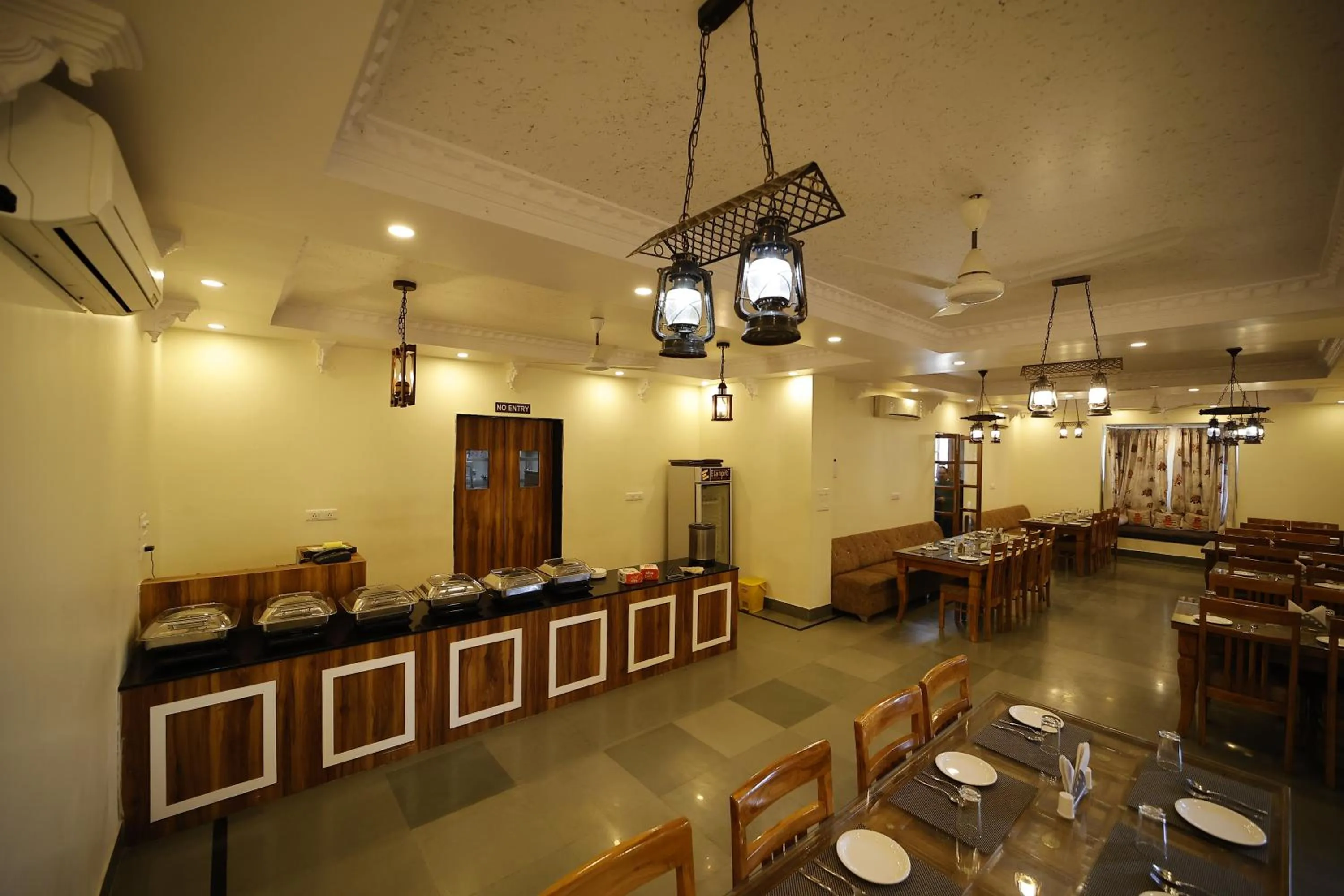Restaurant/places to eat in The Kumbha Mahal Resort