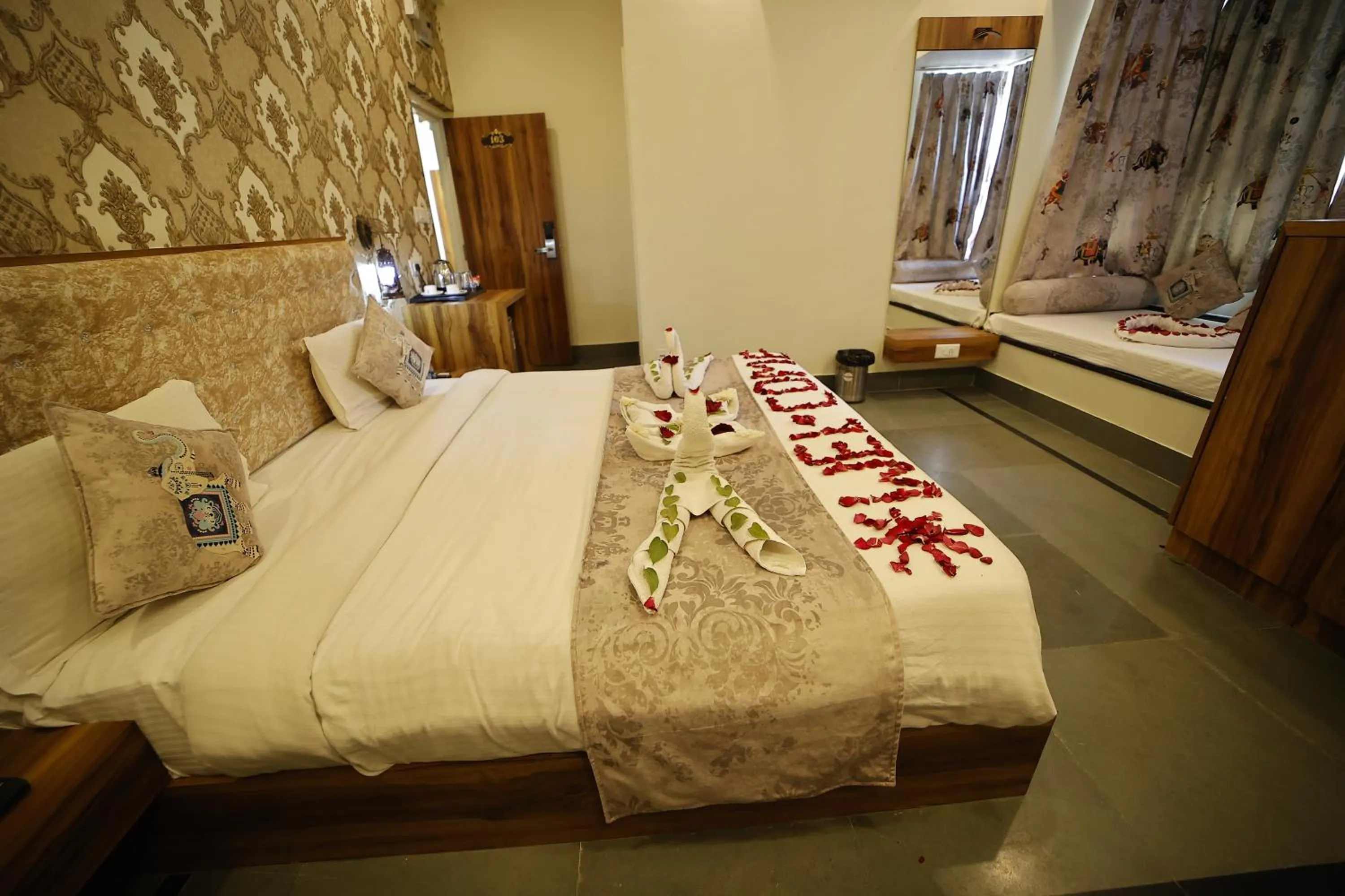 Photo of the whole room, Bed in The Kumbha Mahal Resort