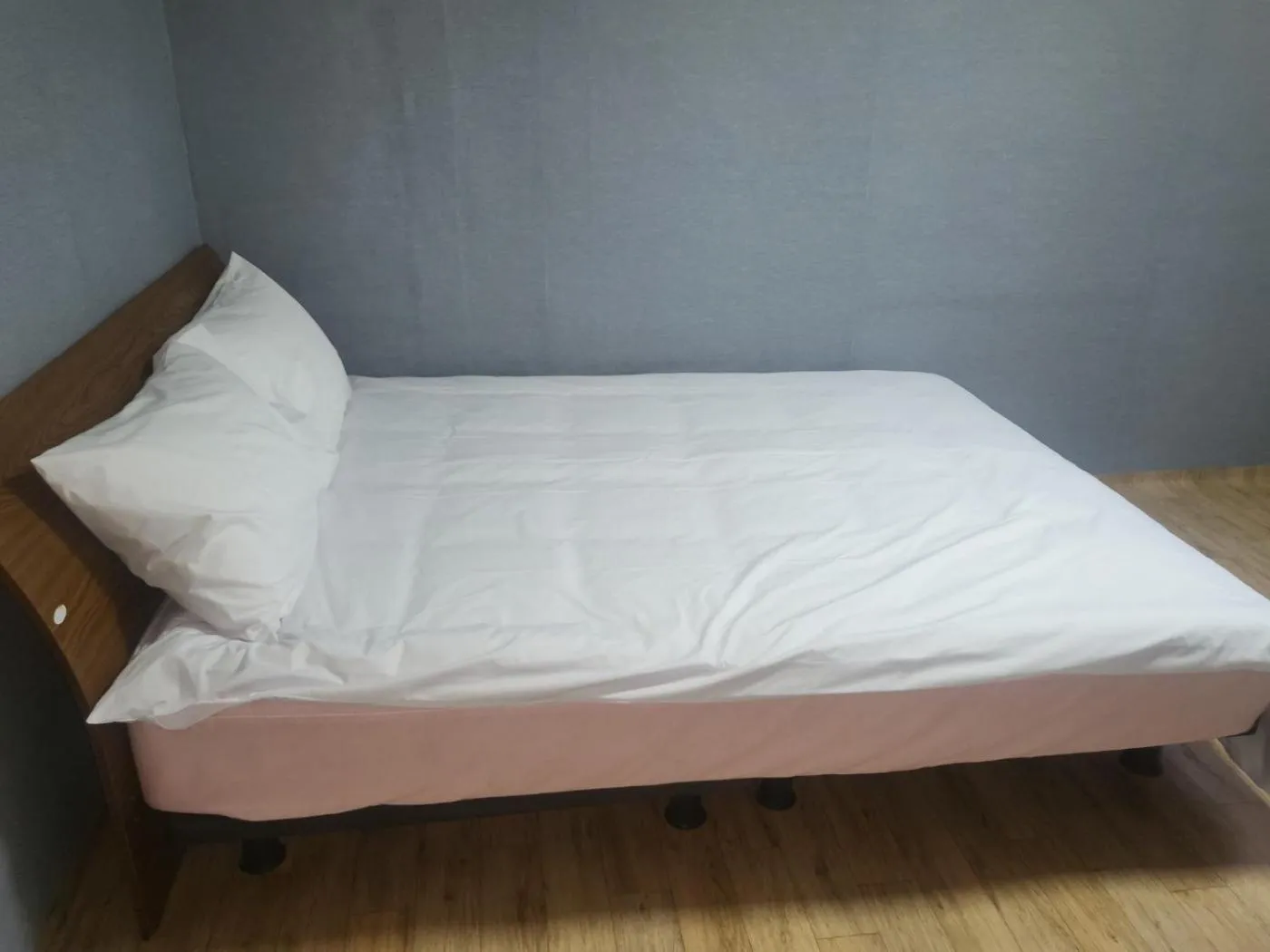 Bed in Songwol Park