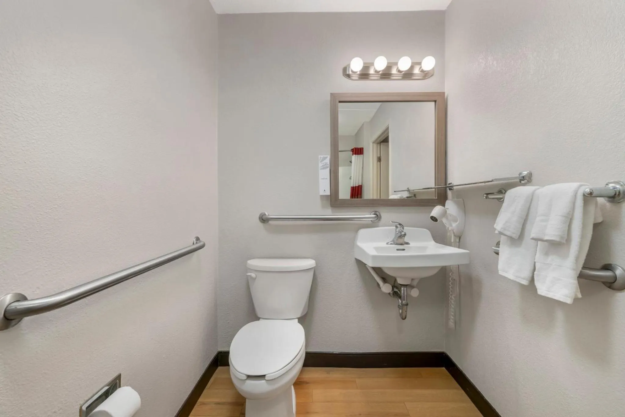 Bathroom in Red Roof Inn Buffalo - Niagara Airport