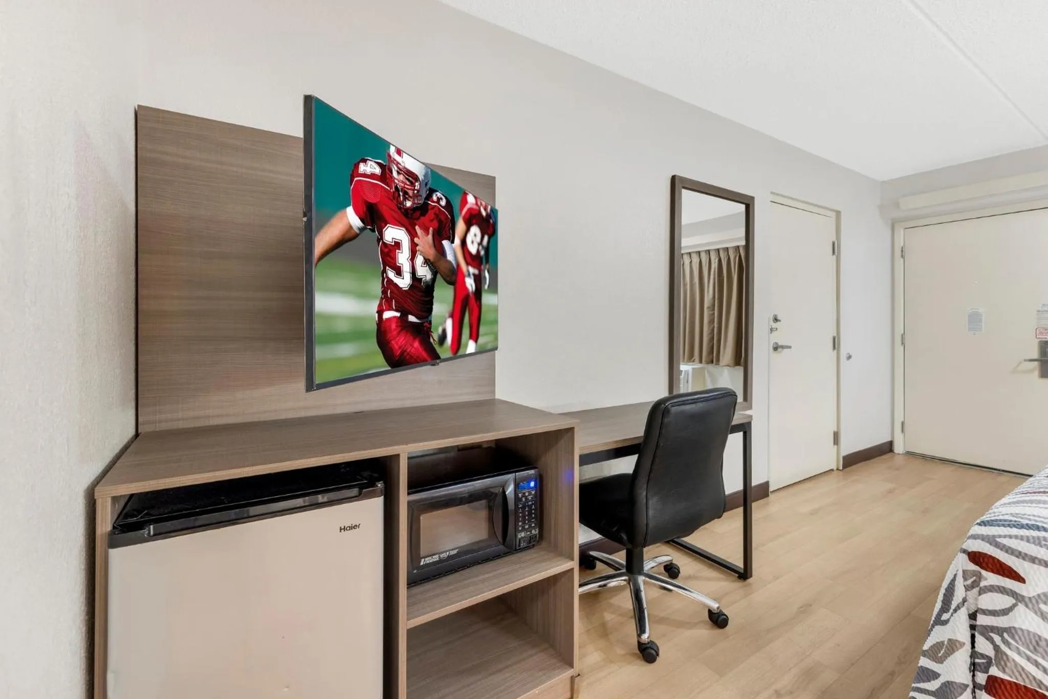 Photo of the whole room in Red Roof Inn Buffalo - Niagara Airport