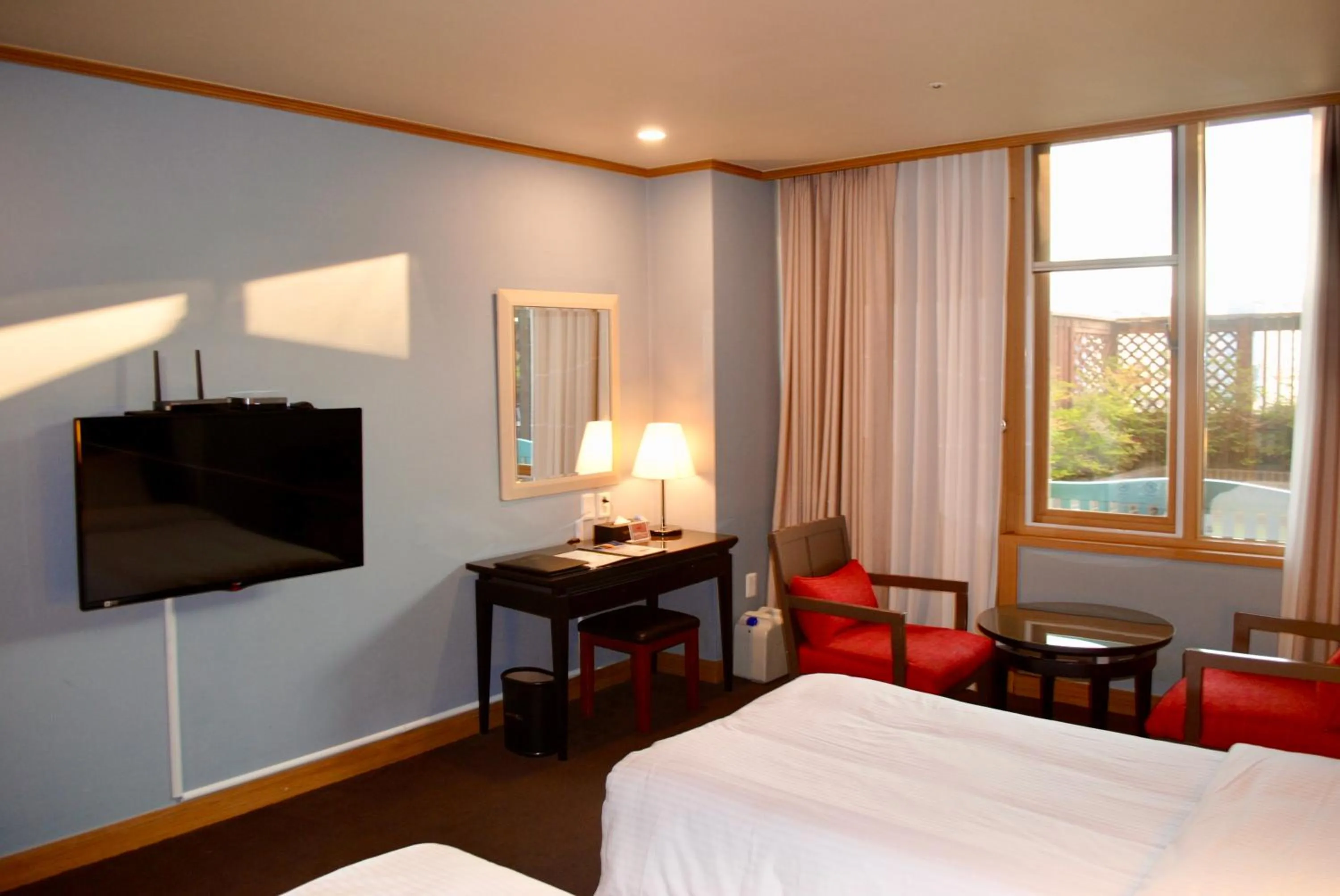 TV/Entertainment Center in Queen Vell Hotel