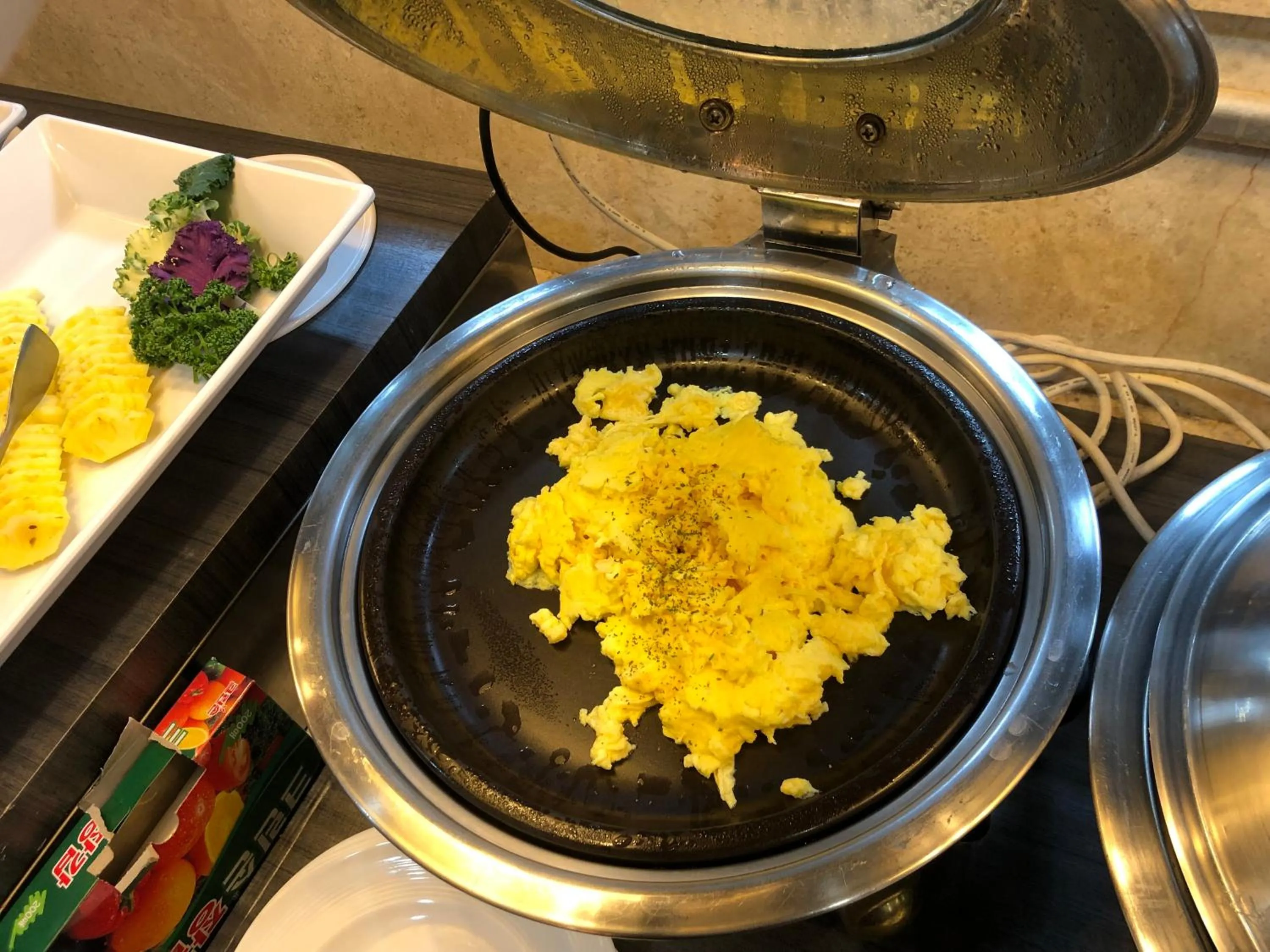 Breakfast, Food in Queen Vell Hotel