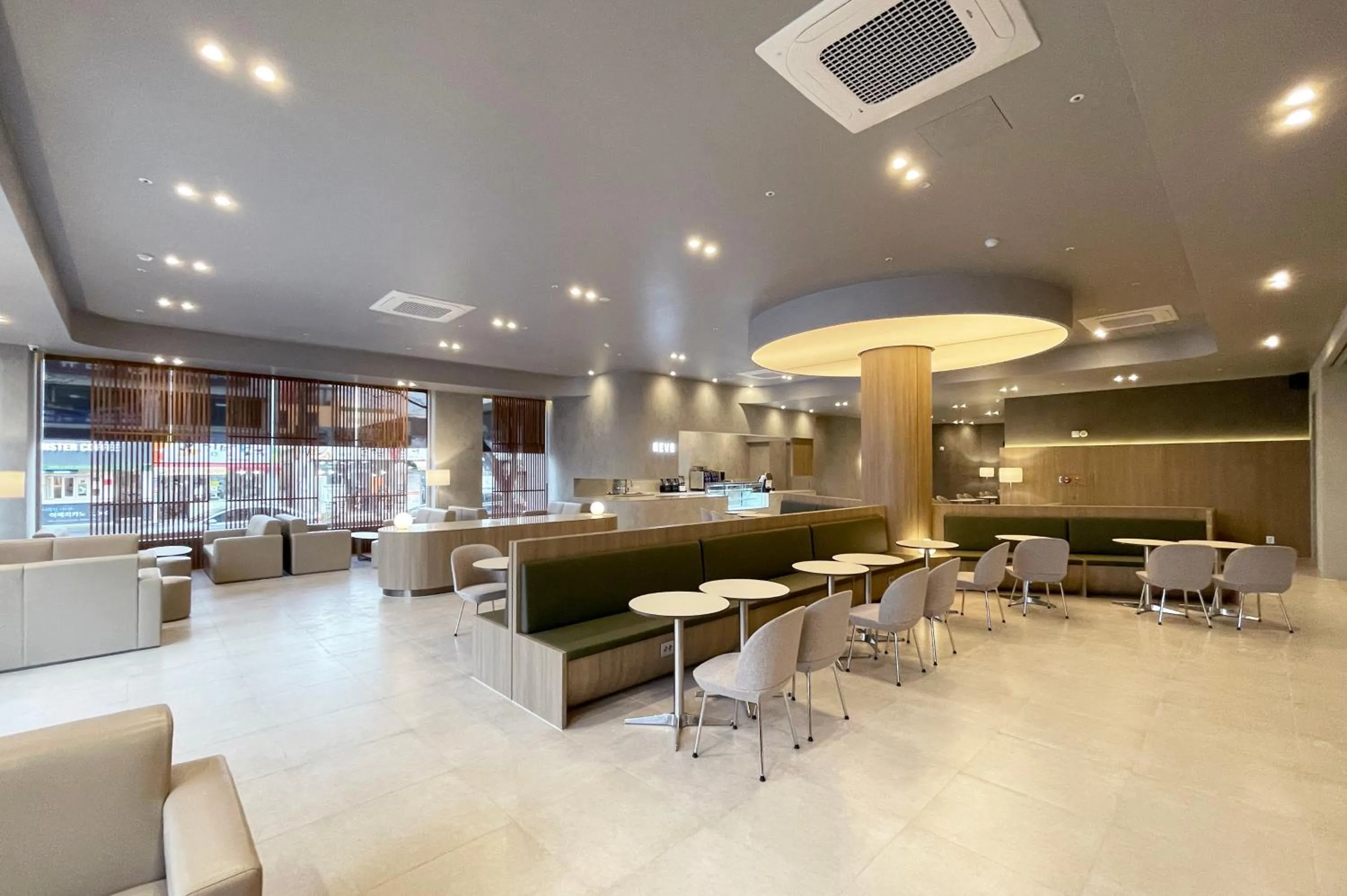 Drinks, Restaurant/Places to Eat in Queen Vell Hotel