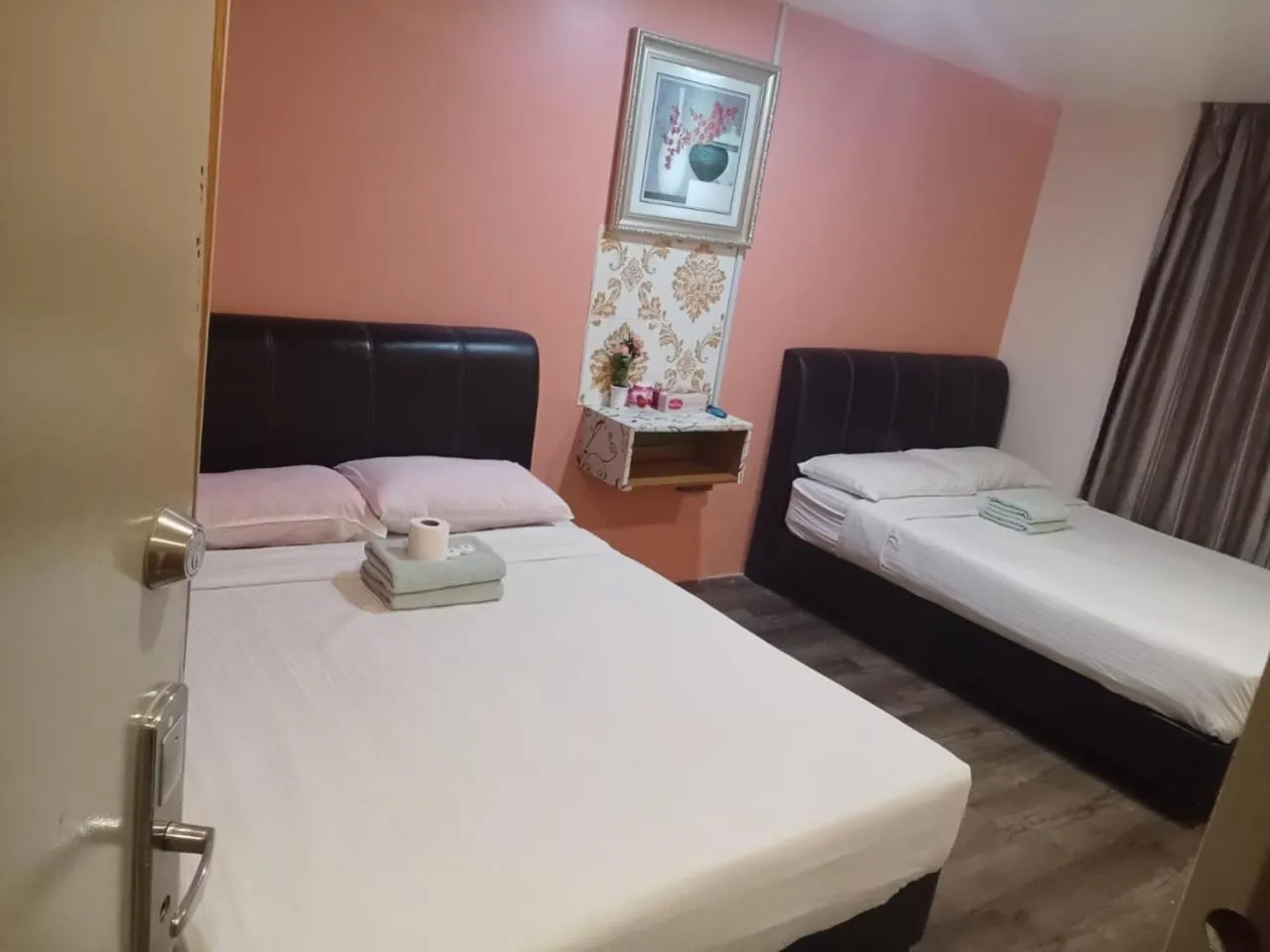 Photo of the whole room, Bed in 33 Star Hotel by The Awinka Group Of Management