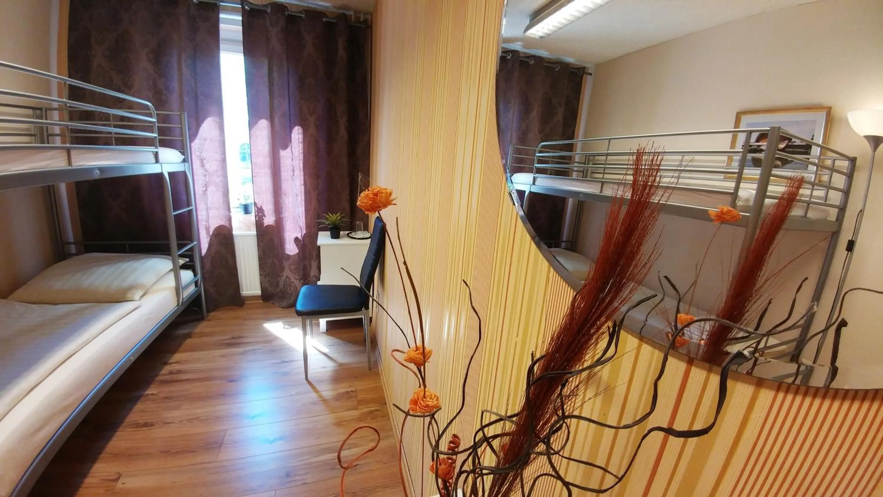 bunk bed, Bed in Hotel M68