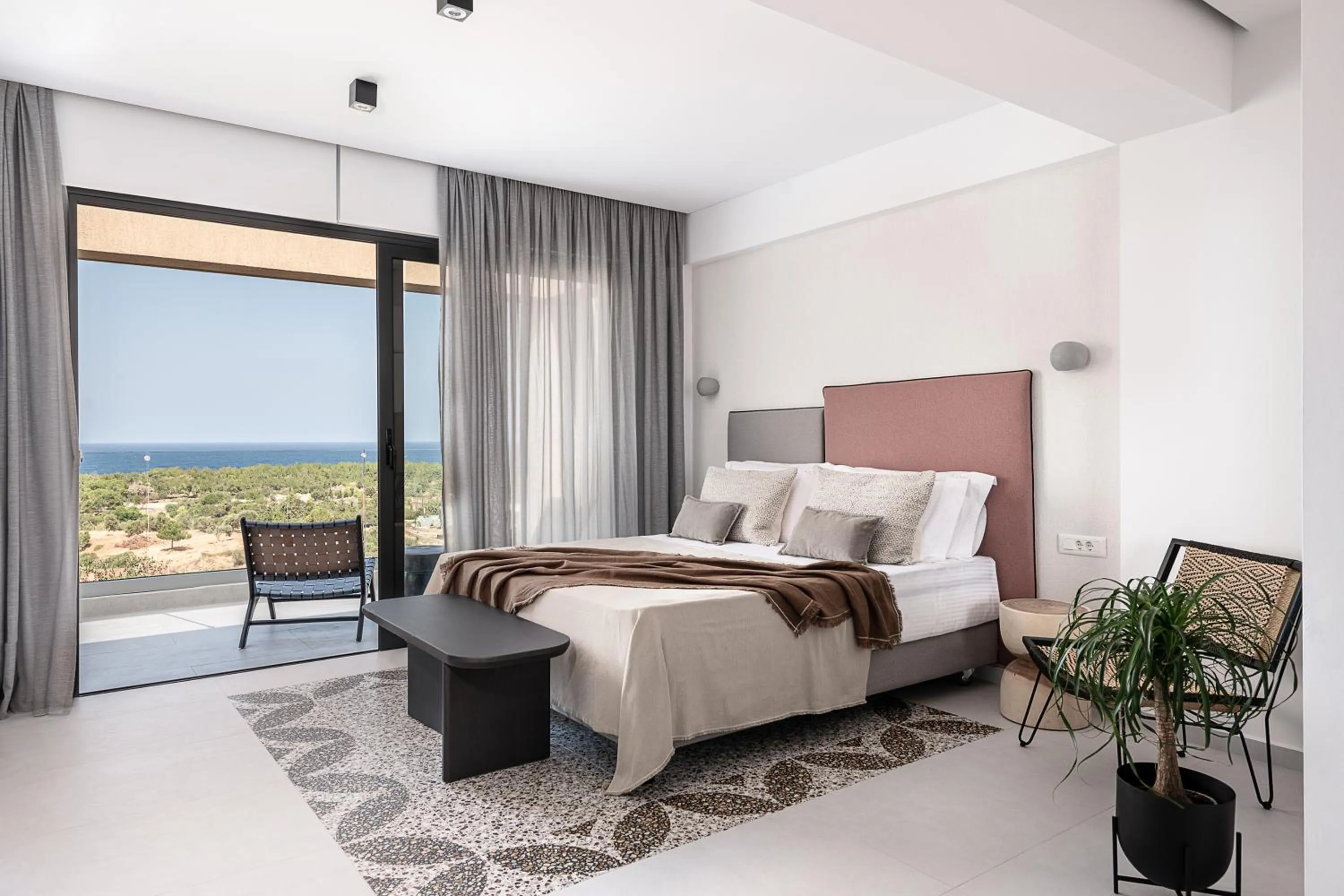 Photo of the whole room in Nuovo Luxury Suites