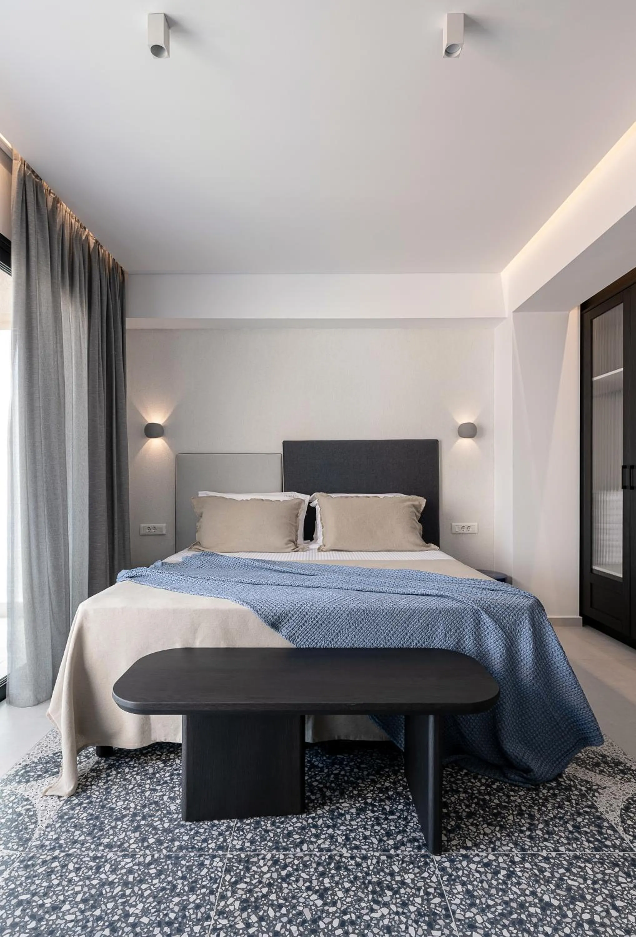 Photo of the whole room in Nuovo Luxury Suites