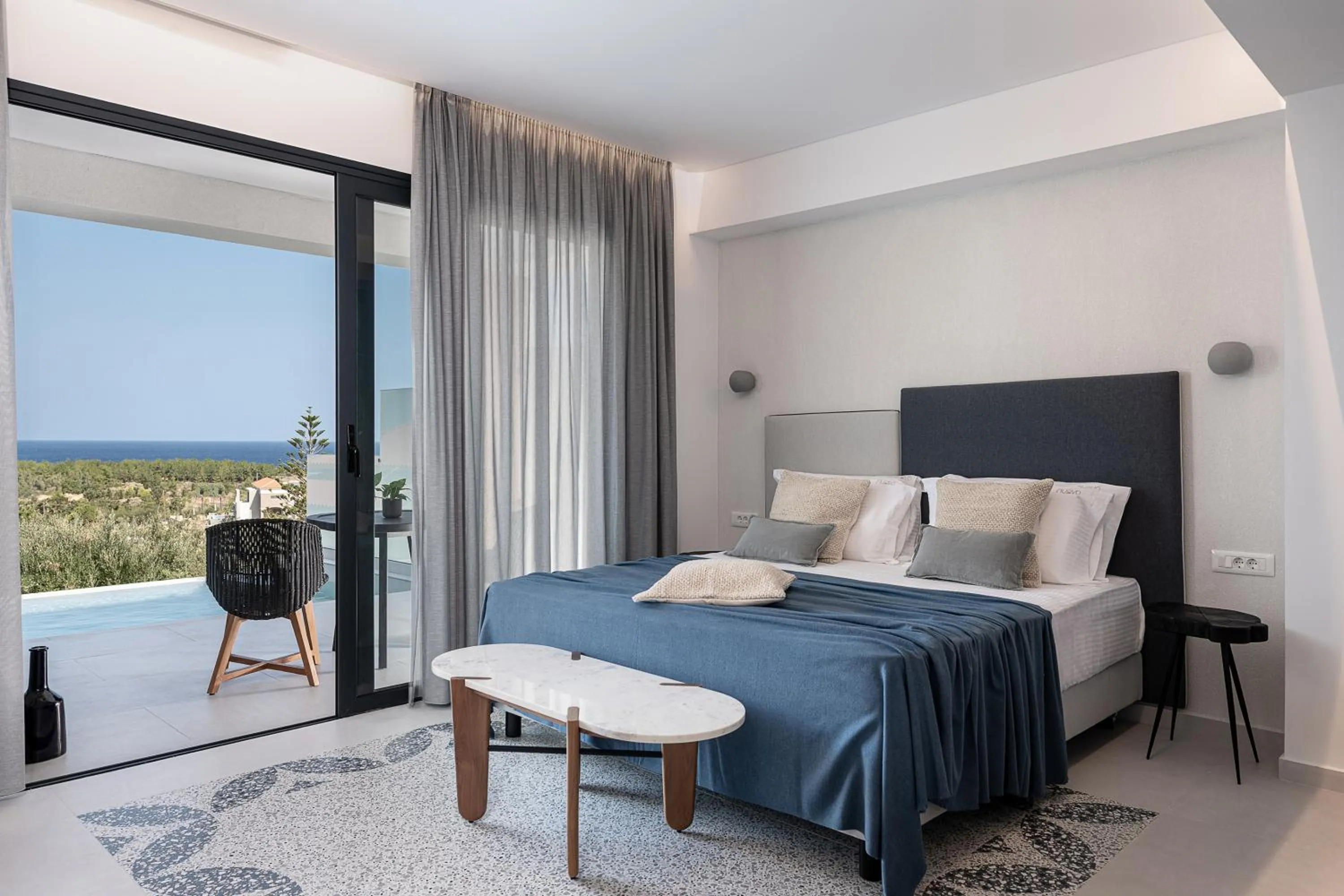 Photo of the whole room in Nuovo Luxury Suites