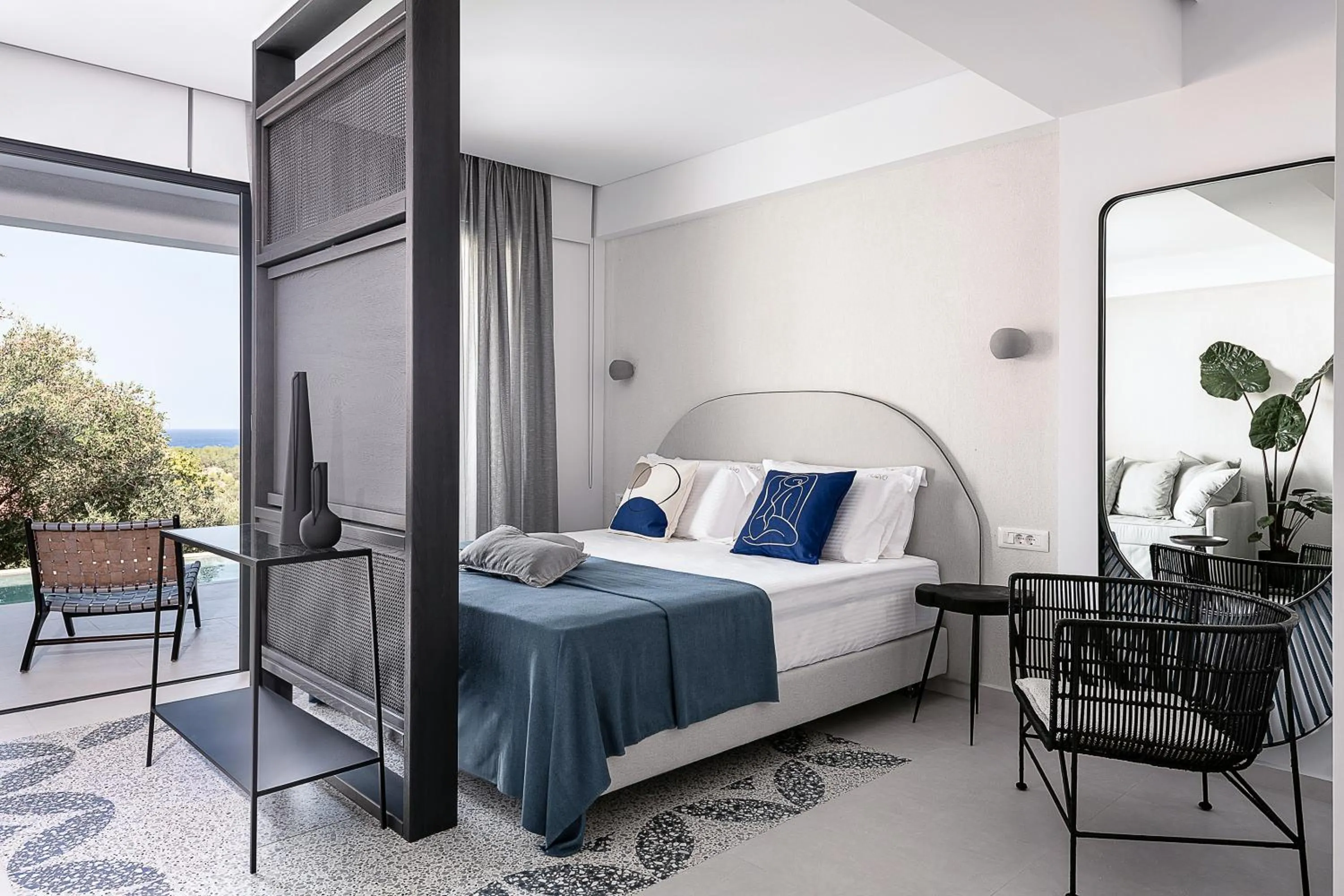 Photo of the whole room in Nuovo Luxury Suites