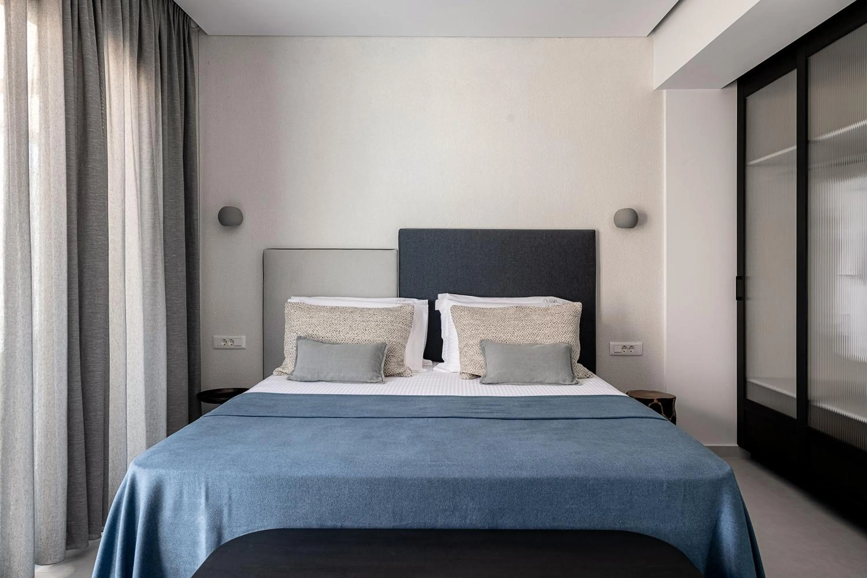 Photo of the whole room in Nuovo Luxury Suites