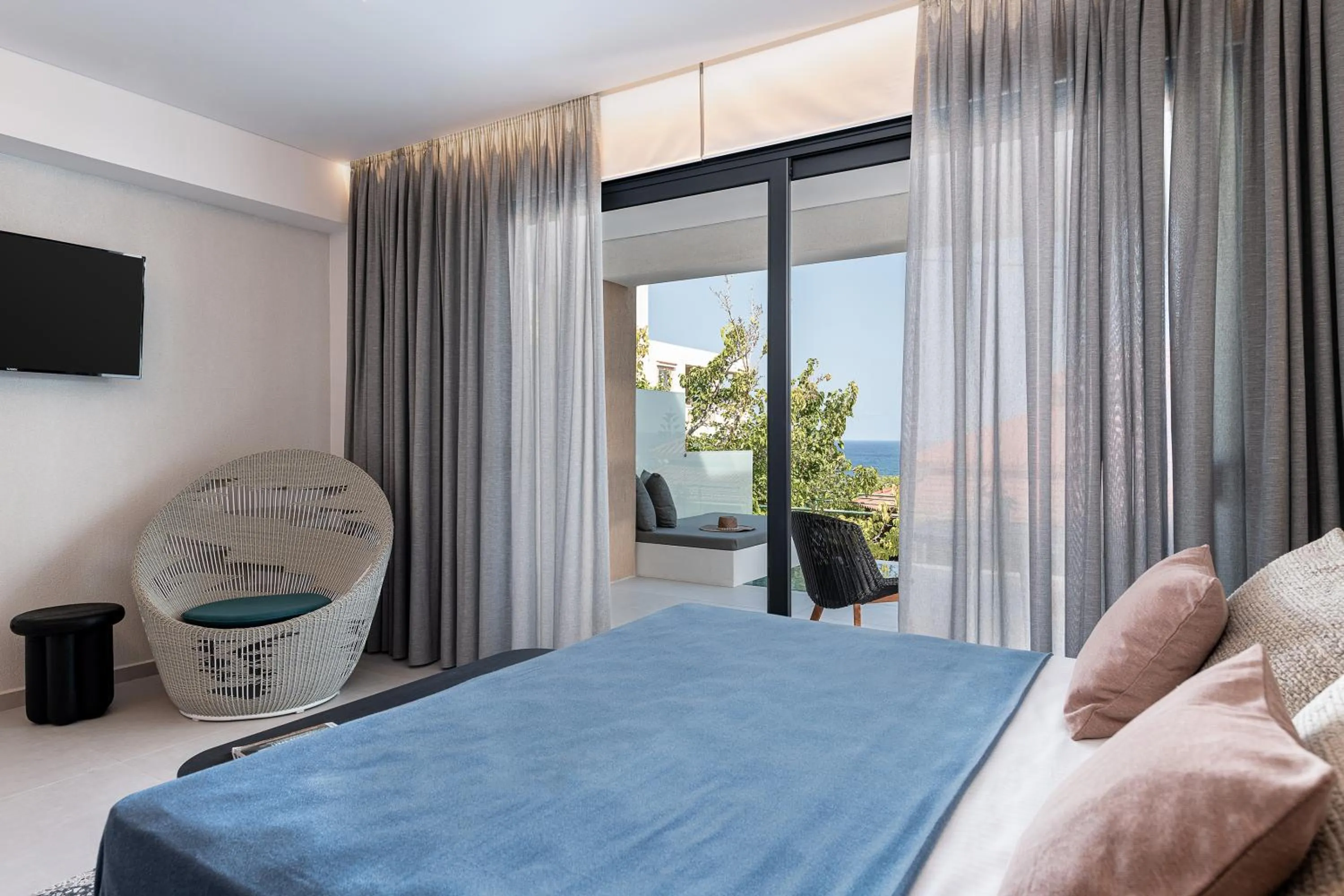 Photo of the whole room in Nuovo Luxury Suites