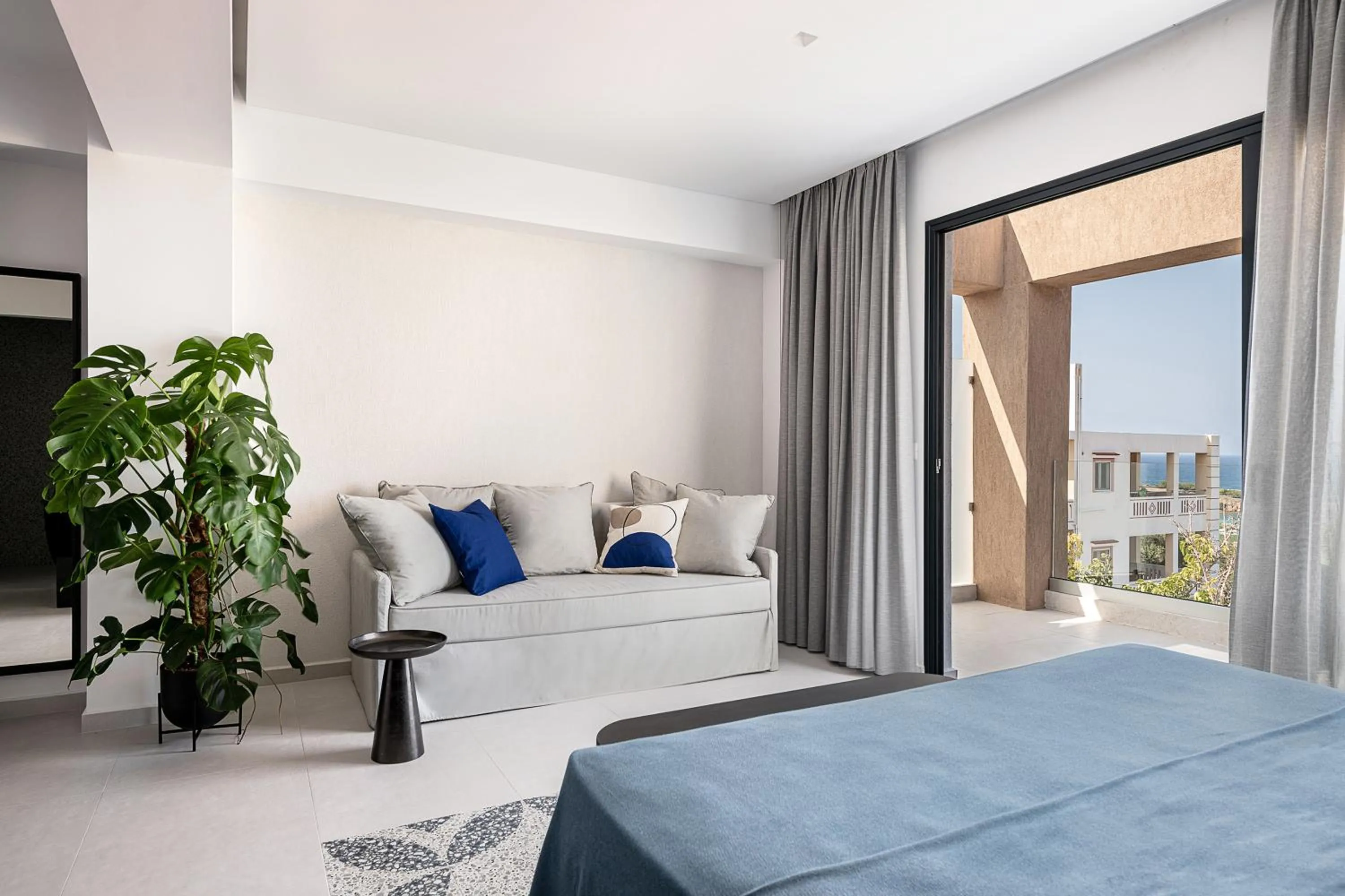 Photo of the whole room in Nuovo Luxury Suites