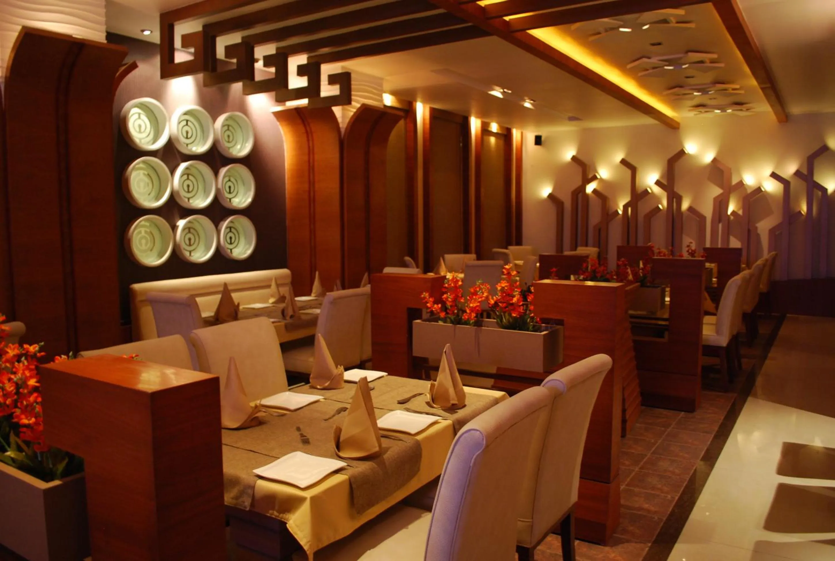 Restaurant/places to eat in Hotel Millennium