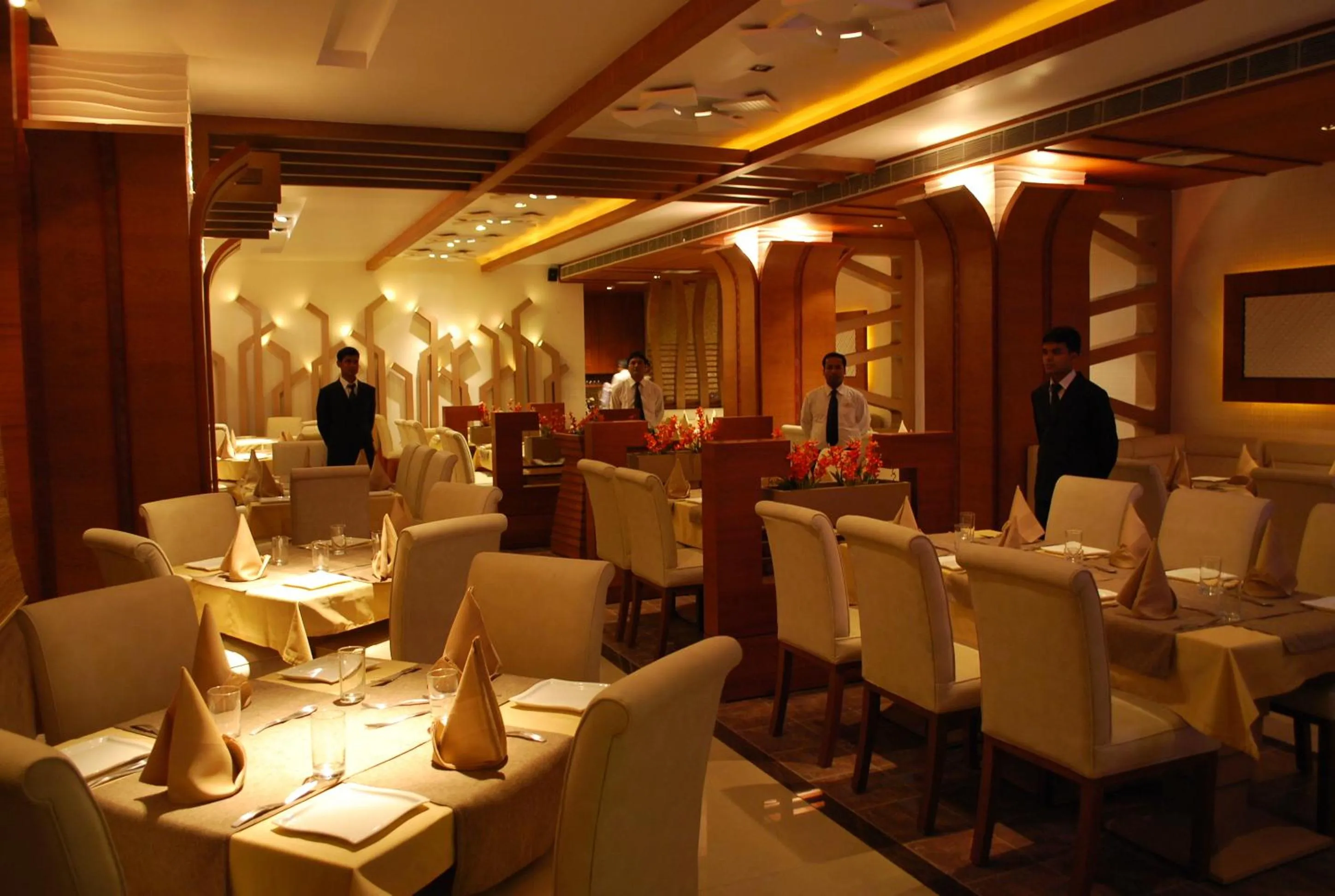 Restaurant/places to eat in Hotel Millennium