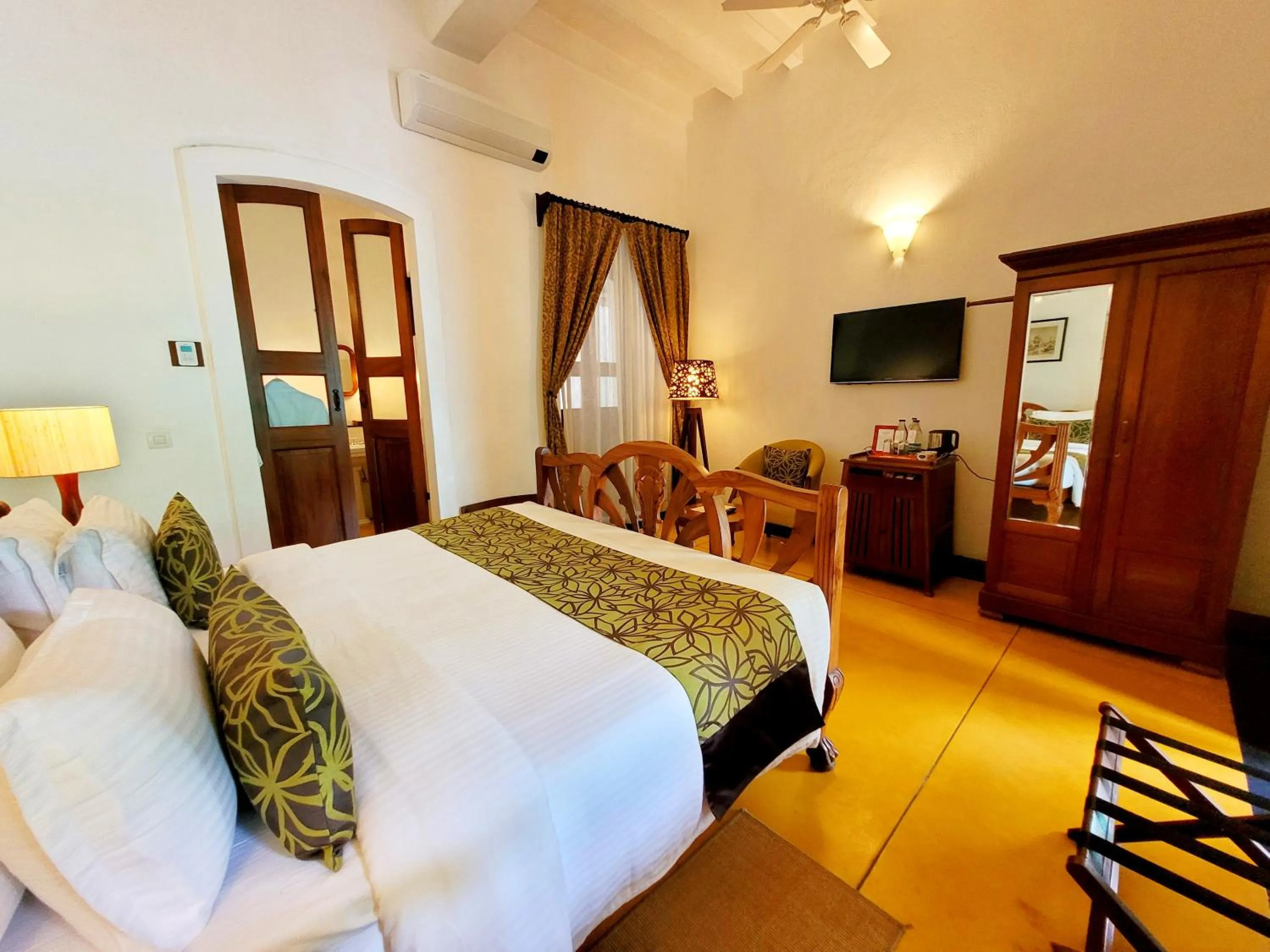 Bed in Palais De Mahe - A CGH Earth Experience