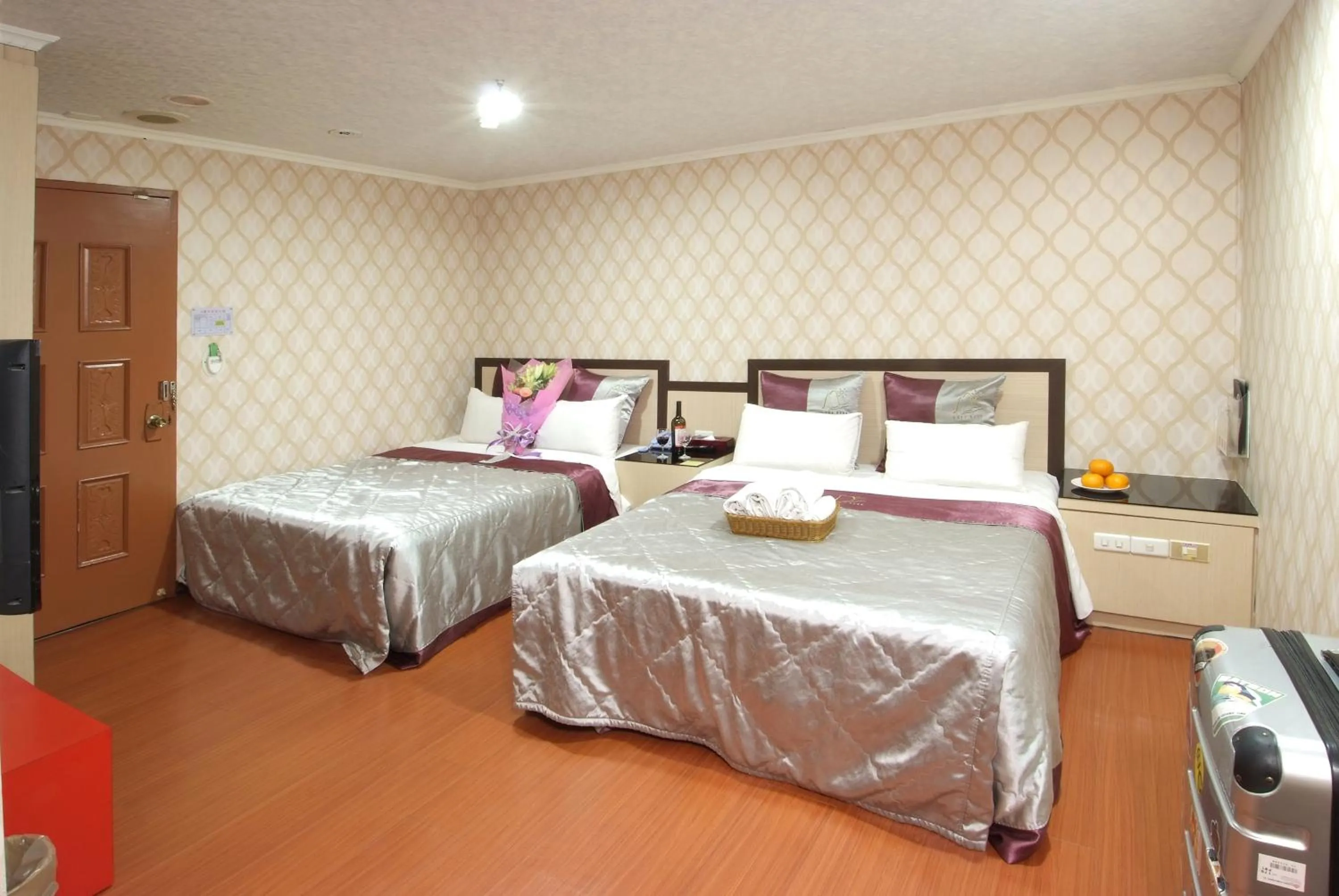 Bed in Left Bank Hotel