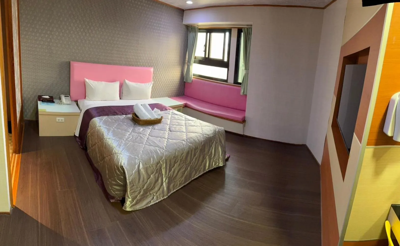 Bed in Left Bank Hotel