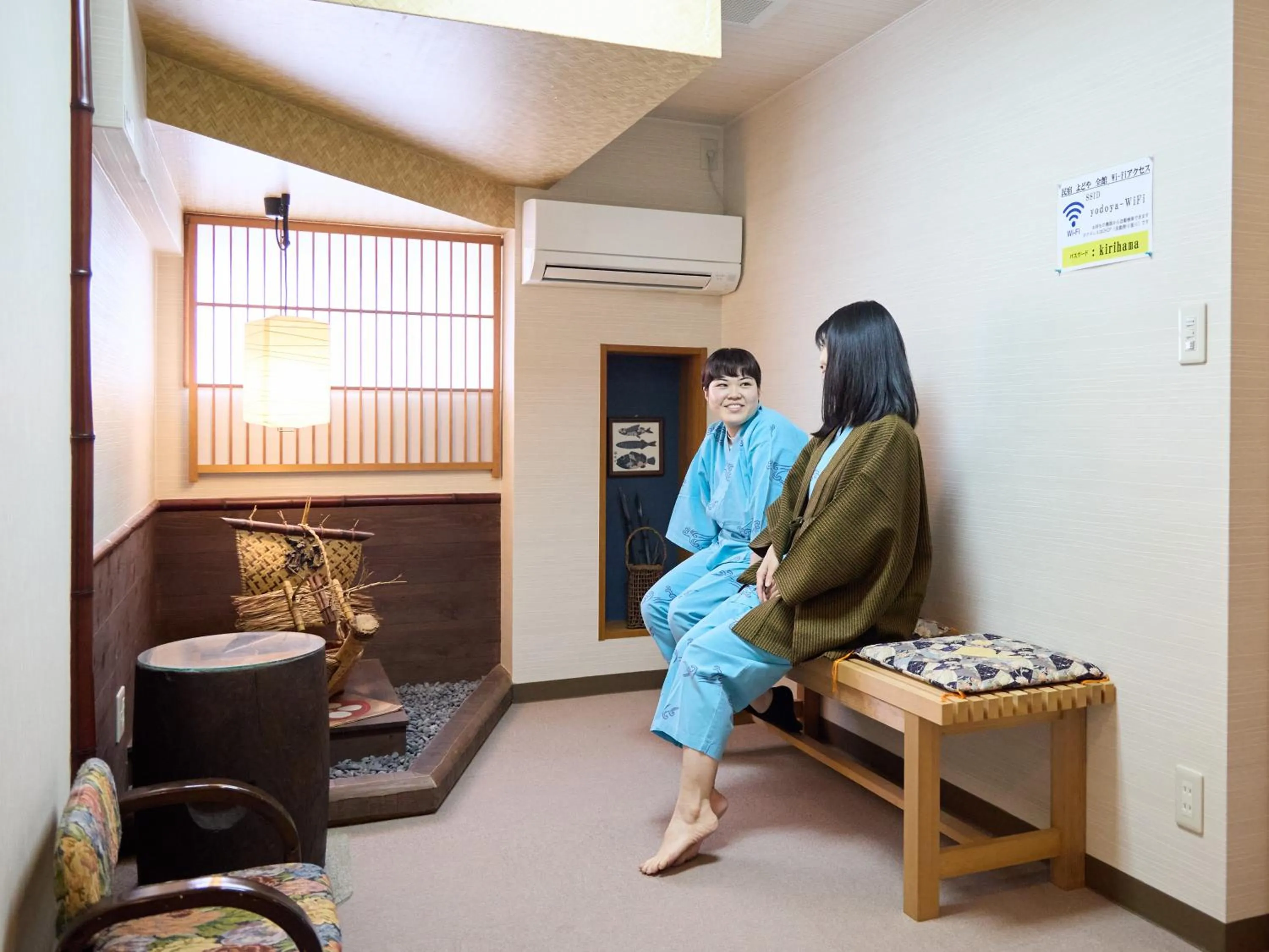 Communal lounge/ TV room in Yodoya